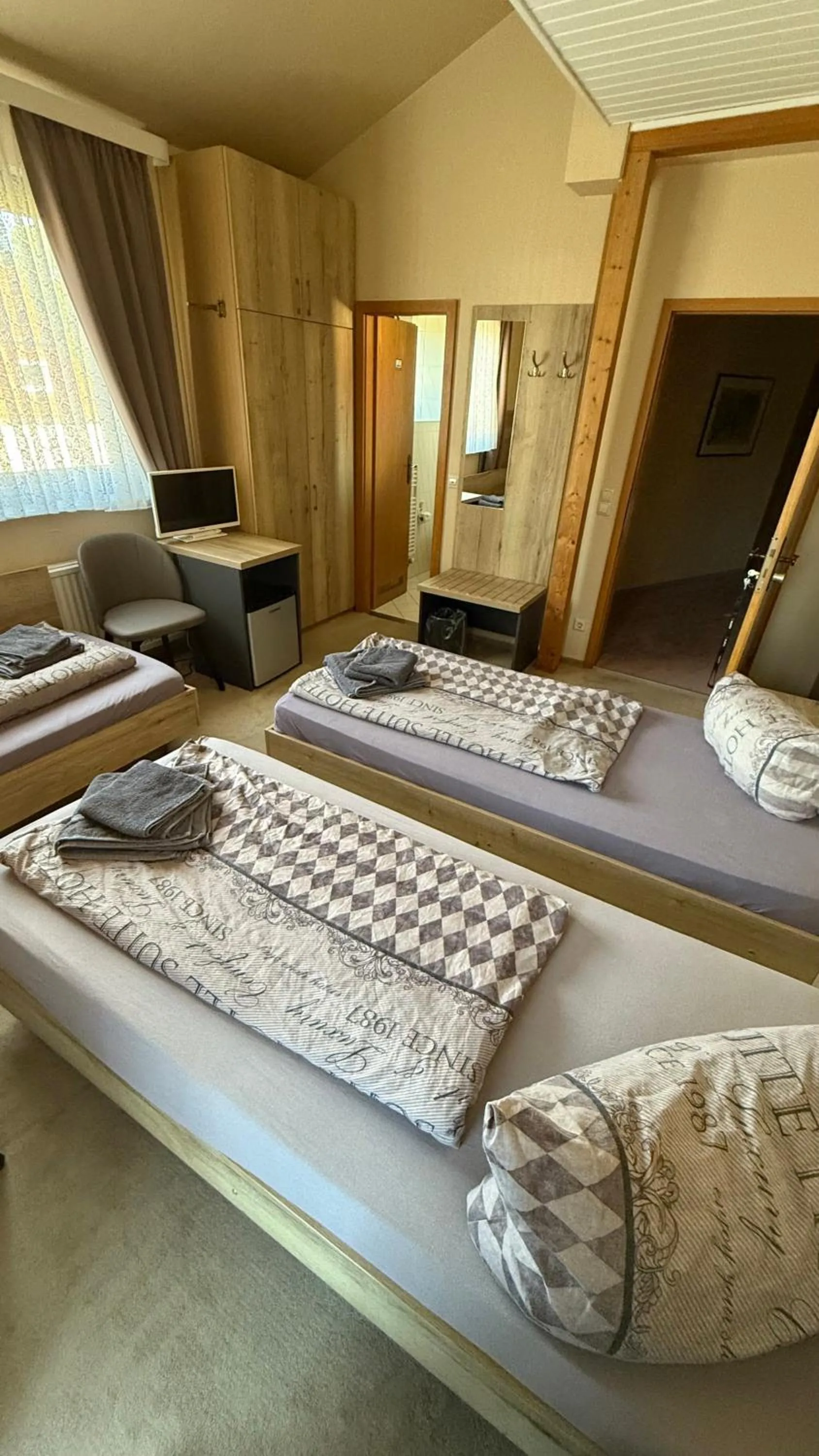 TV and multimedia, Bed in Hotel Pension Pamina