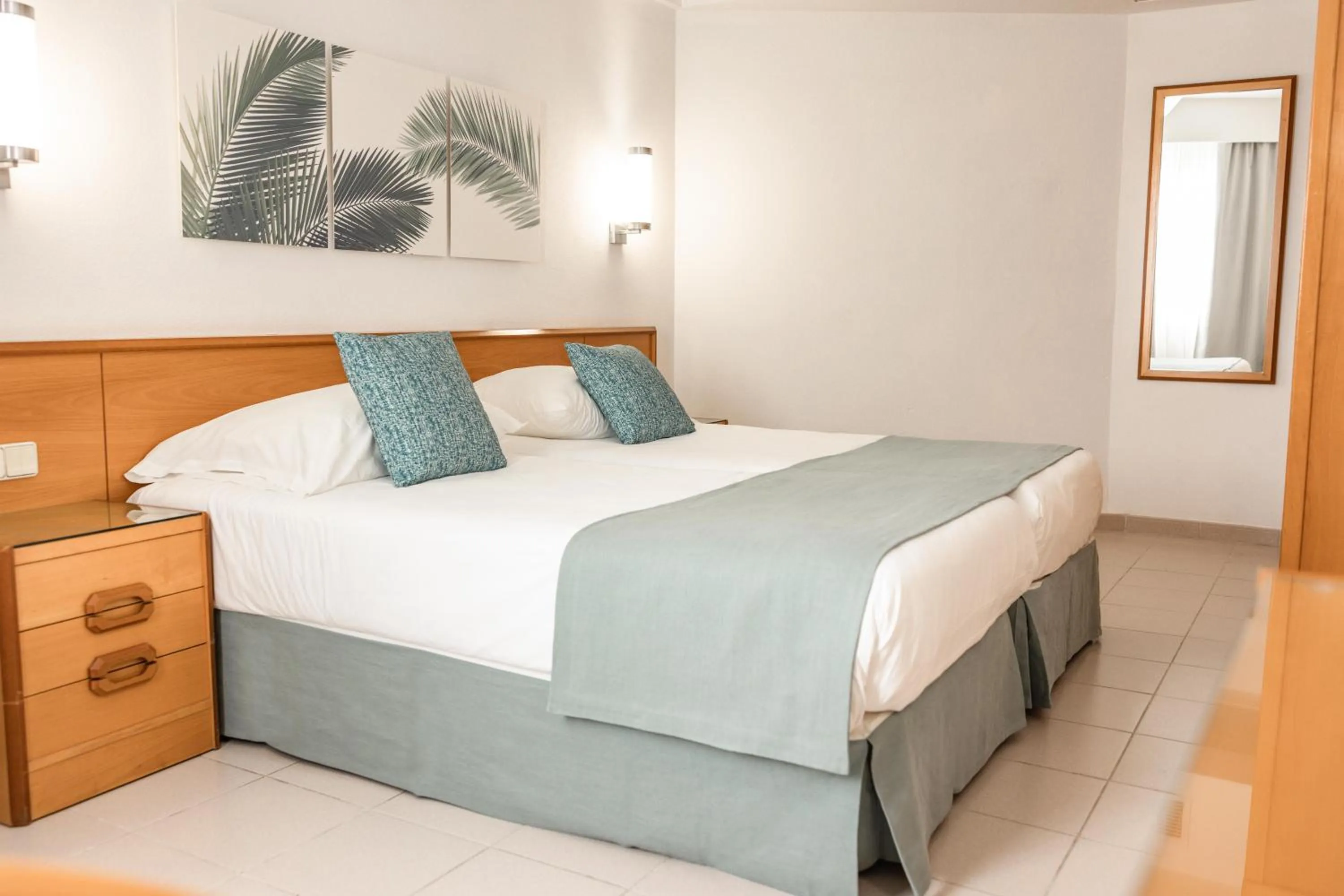 Photo of the whole room, Bed in Servatur Don Miguel - Adults Only