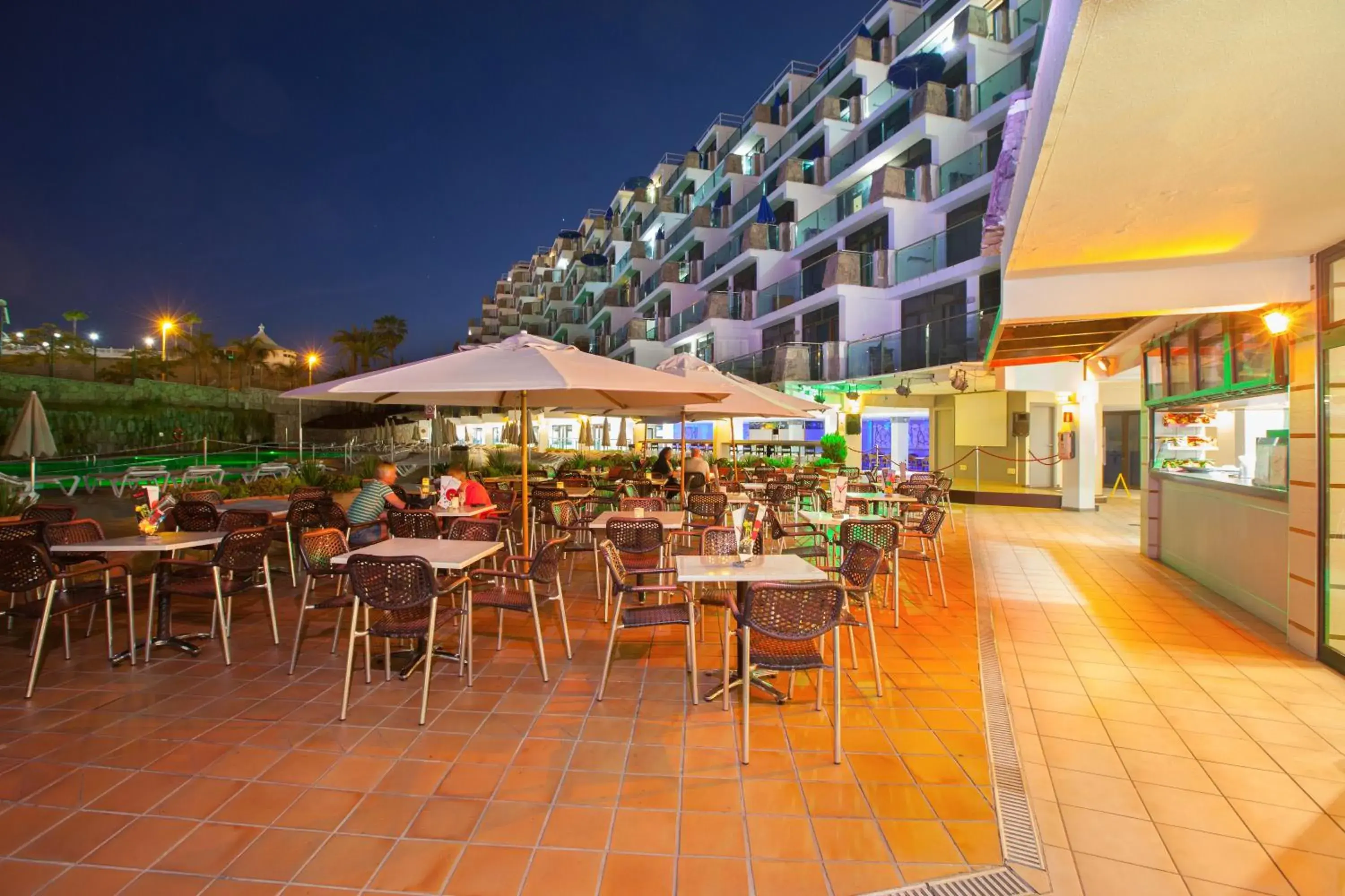 Lounge or bar in Grupotel Revoli Lounge or bar in Grupotel Revoli