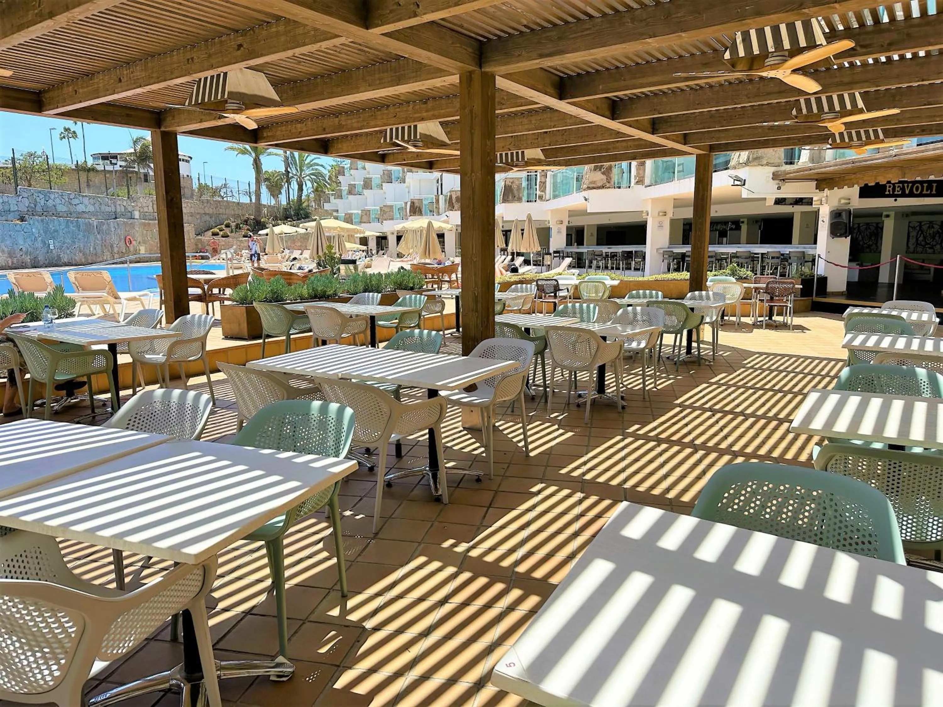 Restaurant/places to eat in Grupotel Revoli