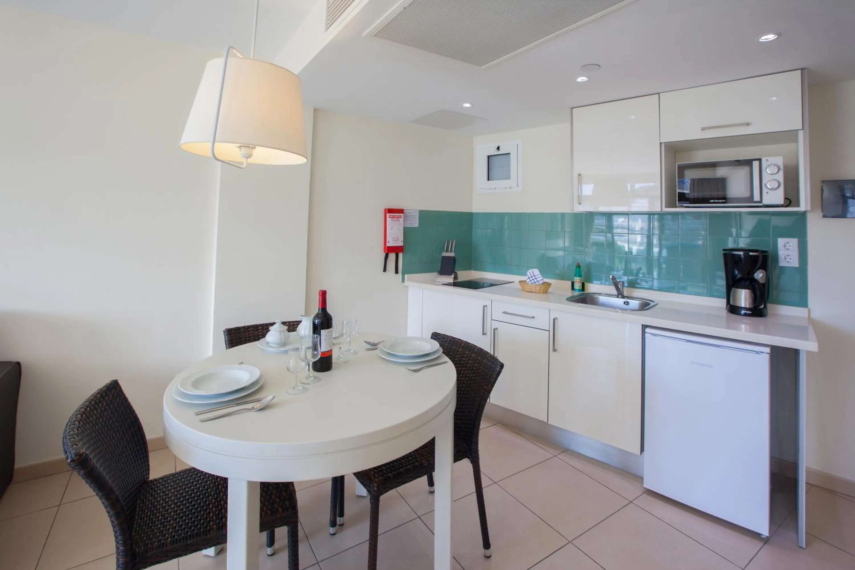 Kitchen or kitchenette in Grupotel Revoli