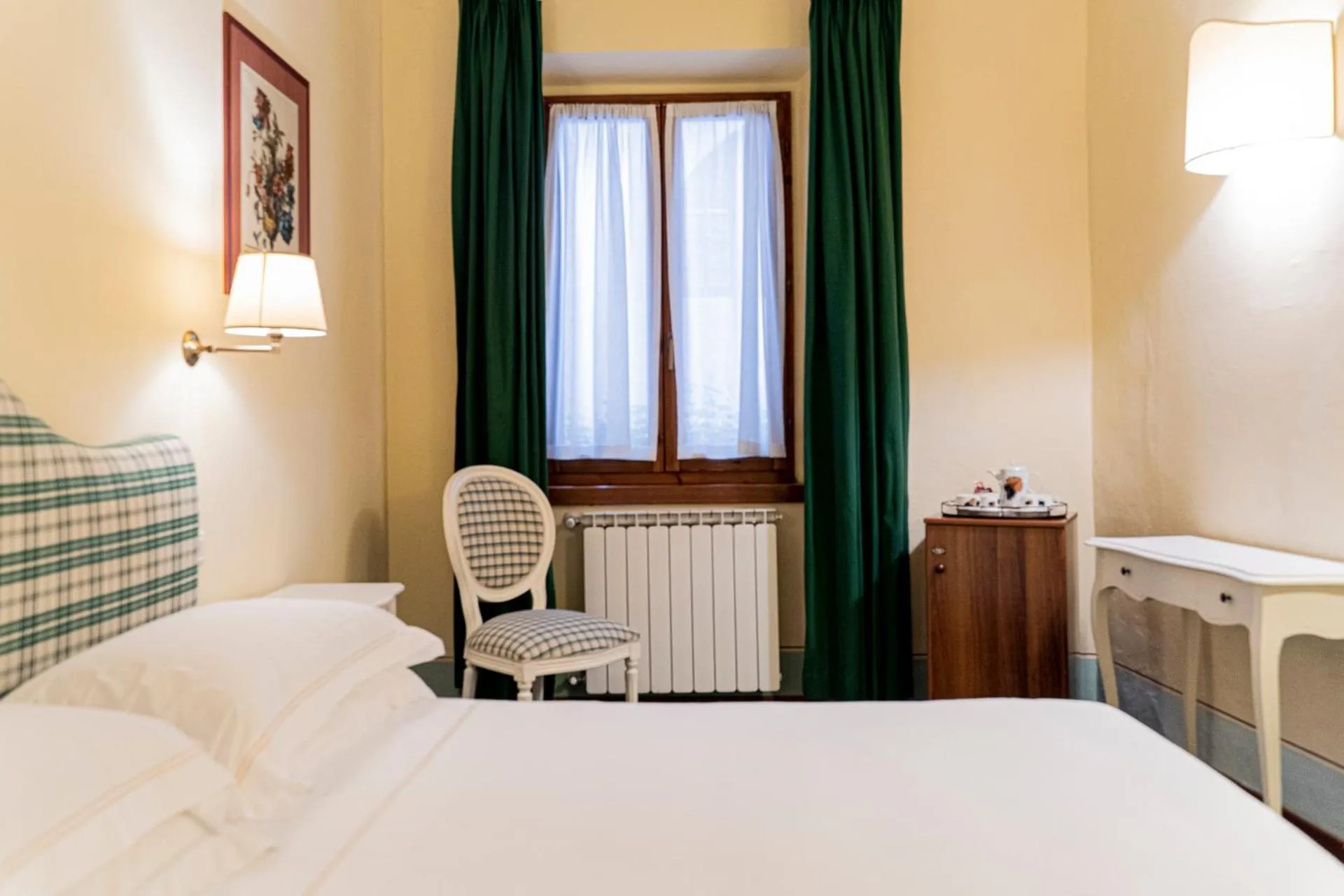 Bed in Casa Uffizi XIII Century Tower House Boutique Hotel