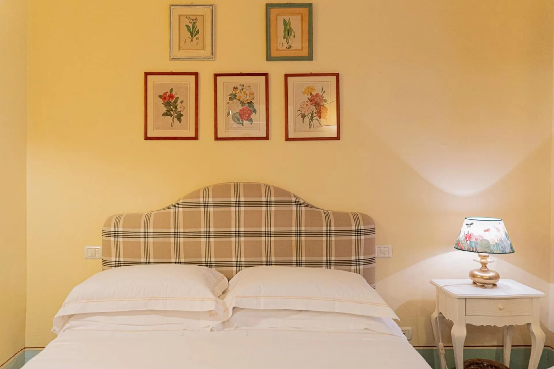 Bed in Casa Uffizi XIII Century Tower House Boutique Hotel