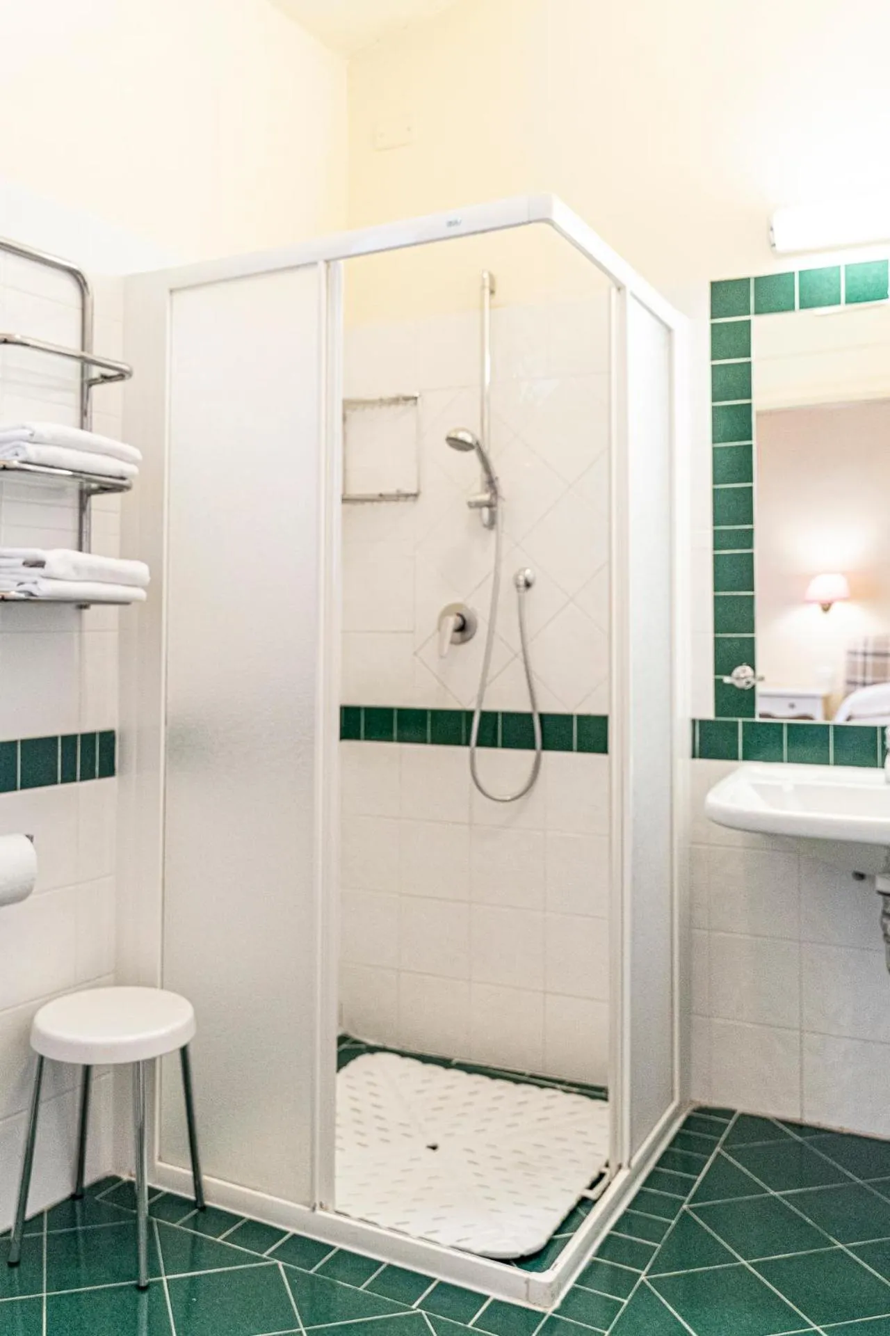 Shower in Casa Uffizi XIII Century Tower House Boutique Hotel