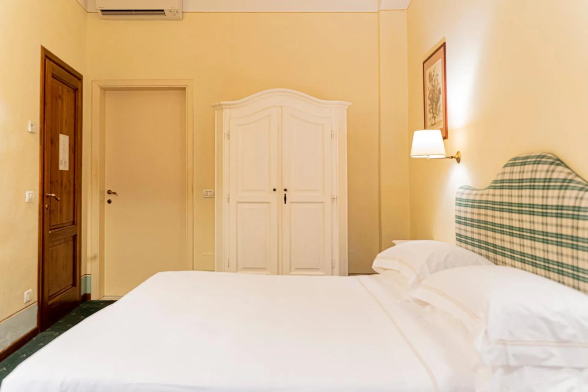 Bed in Casa Uffizi XIII Century Tower House Boutique Hotel