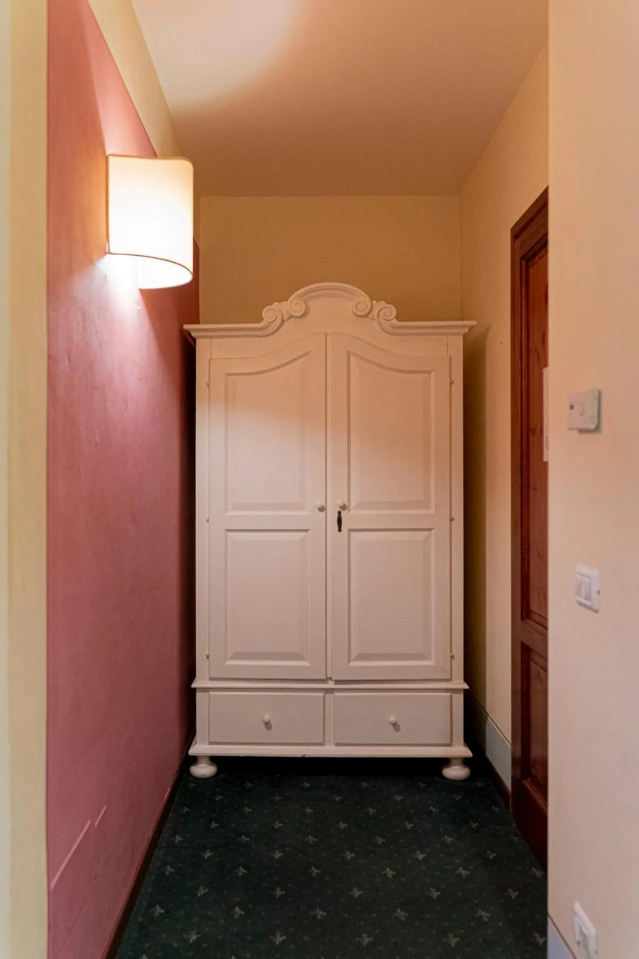 wardrobe in Casa Uffizi XIII Century Tower House Boutique Hotel