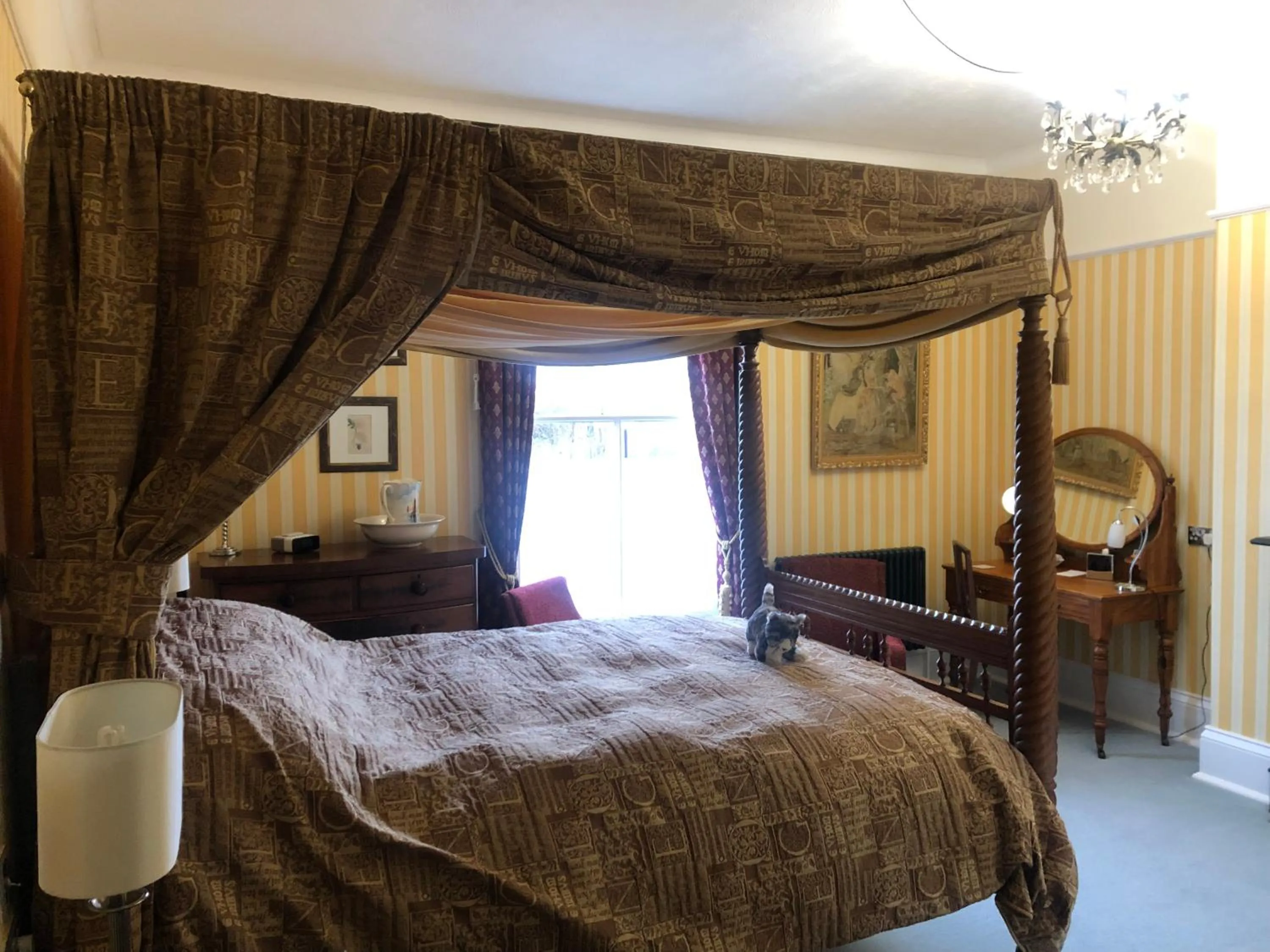 Photo of the whole room, Bed in MonkBridge House