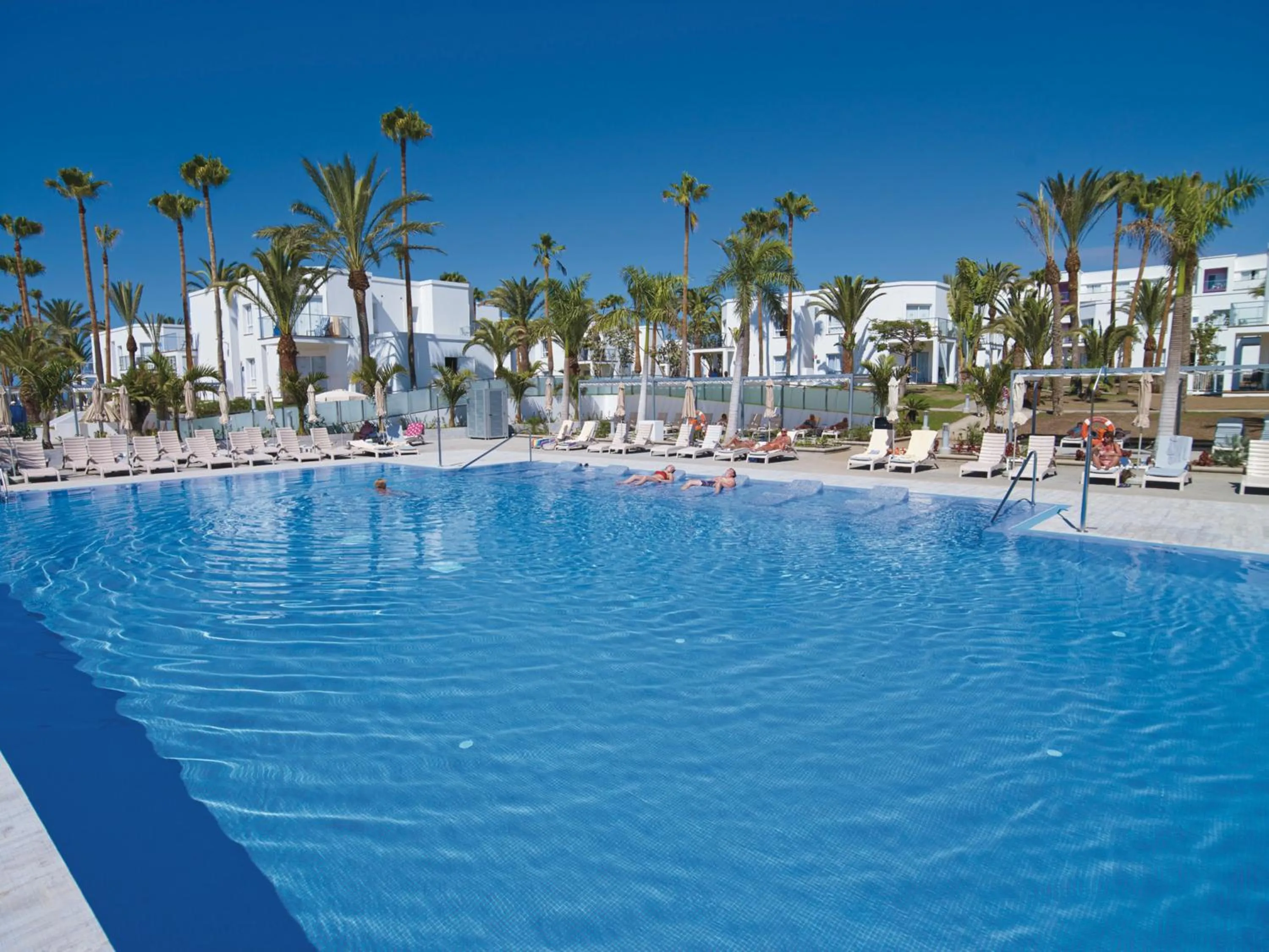 Swimming pool in Hotel Riu Palace Meloneras