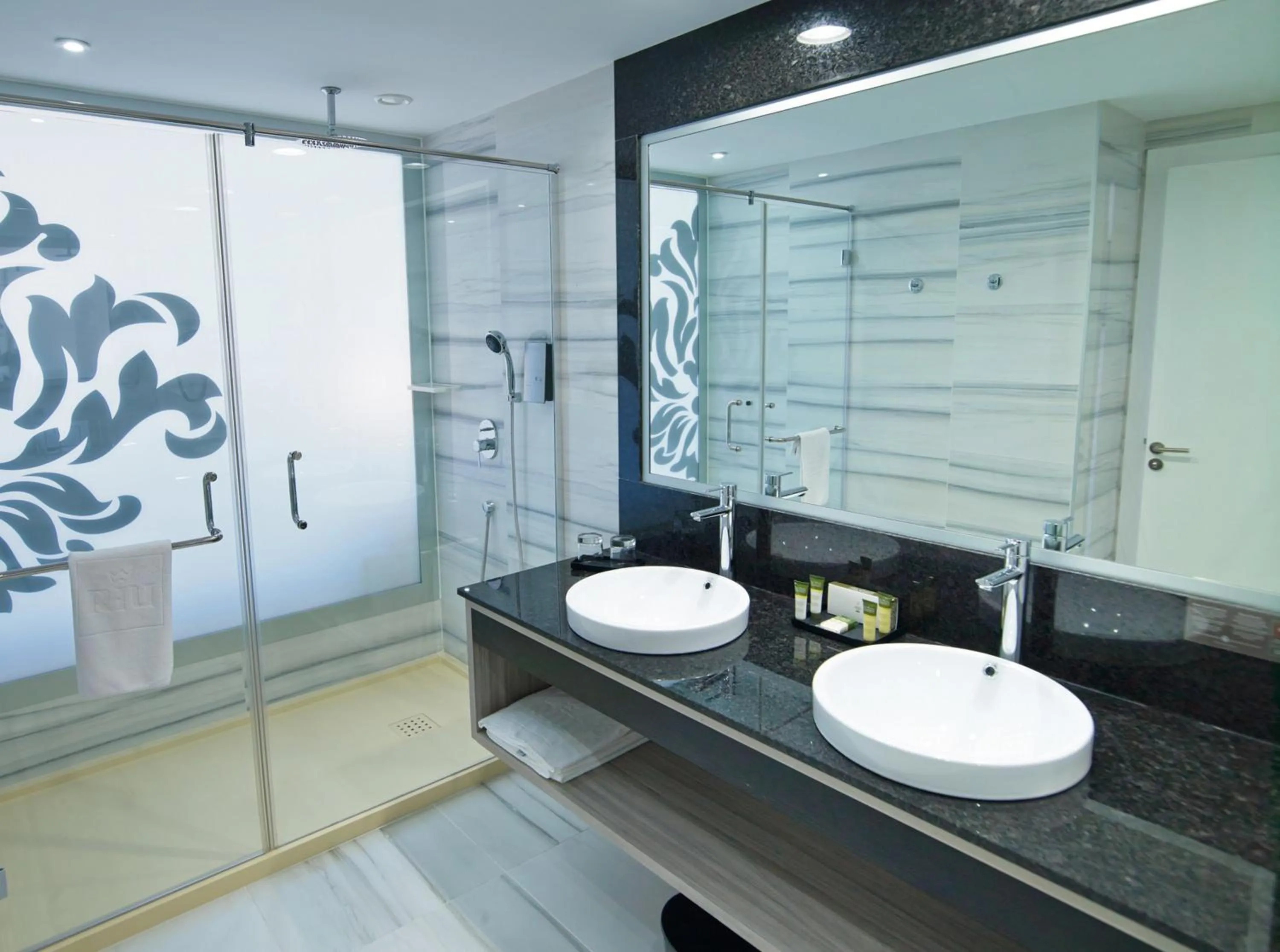 Shower in Hotel Riu Palace Meloneras