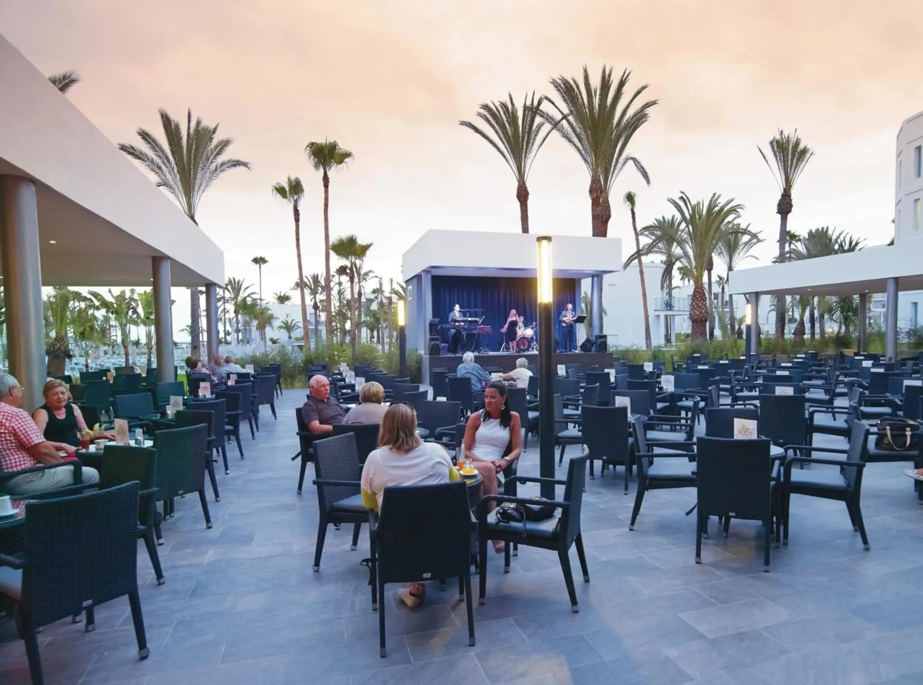 Lounge or bar in Hotel Riu Palace Meloneras Lounge or bar in Hotel Riu Palace Meloneras