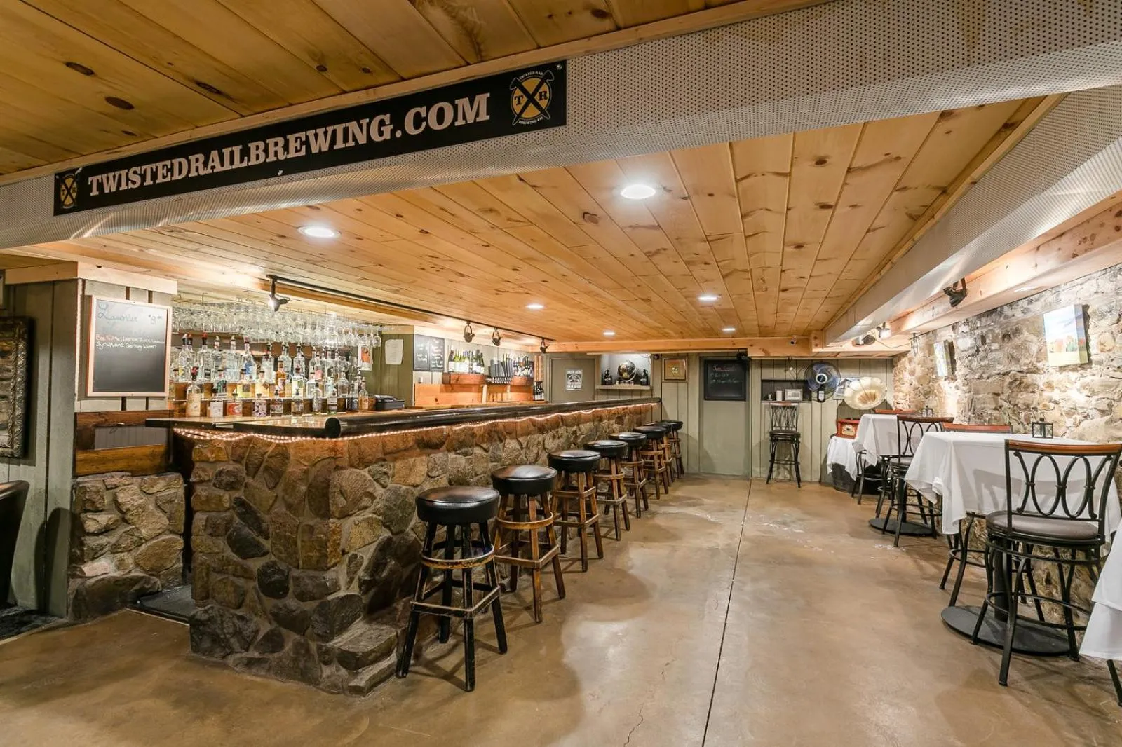 Restaurant/places to eat in Naples Hotel