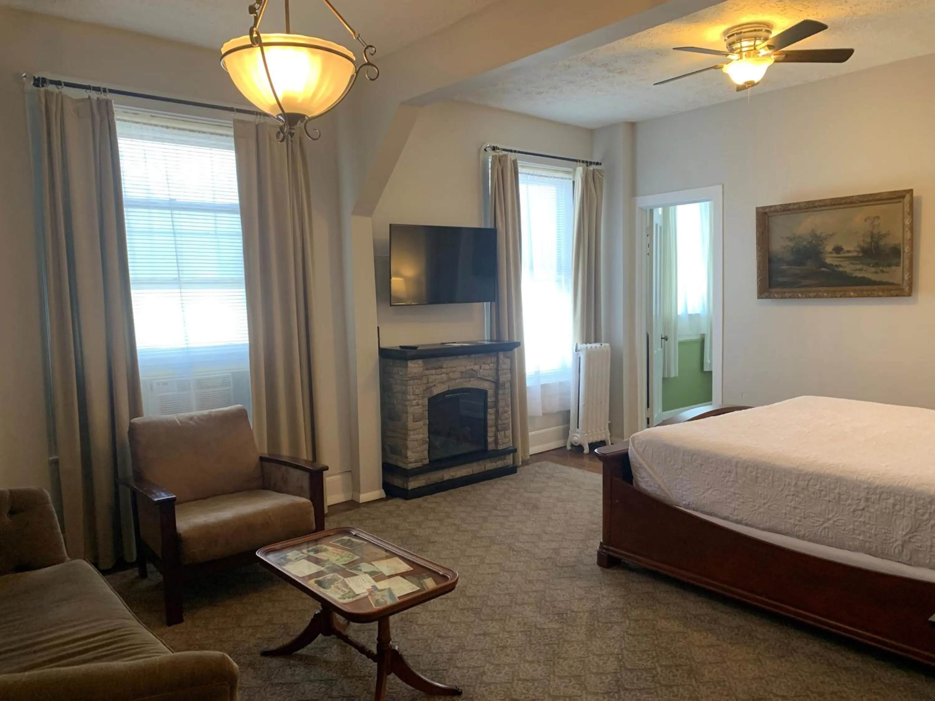 Seating area, Bed in Naples Hotel