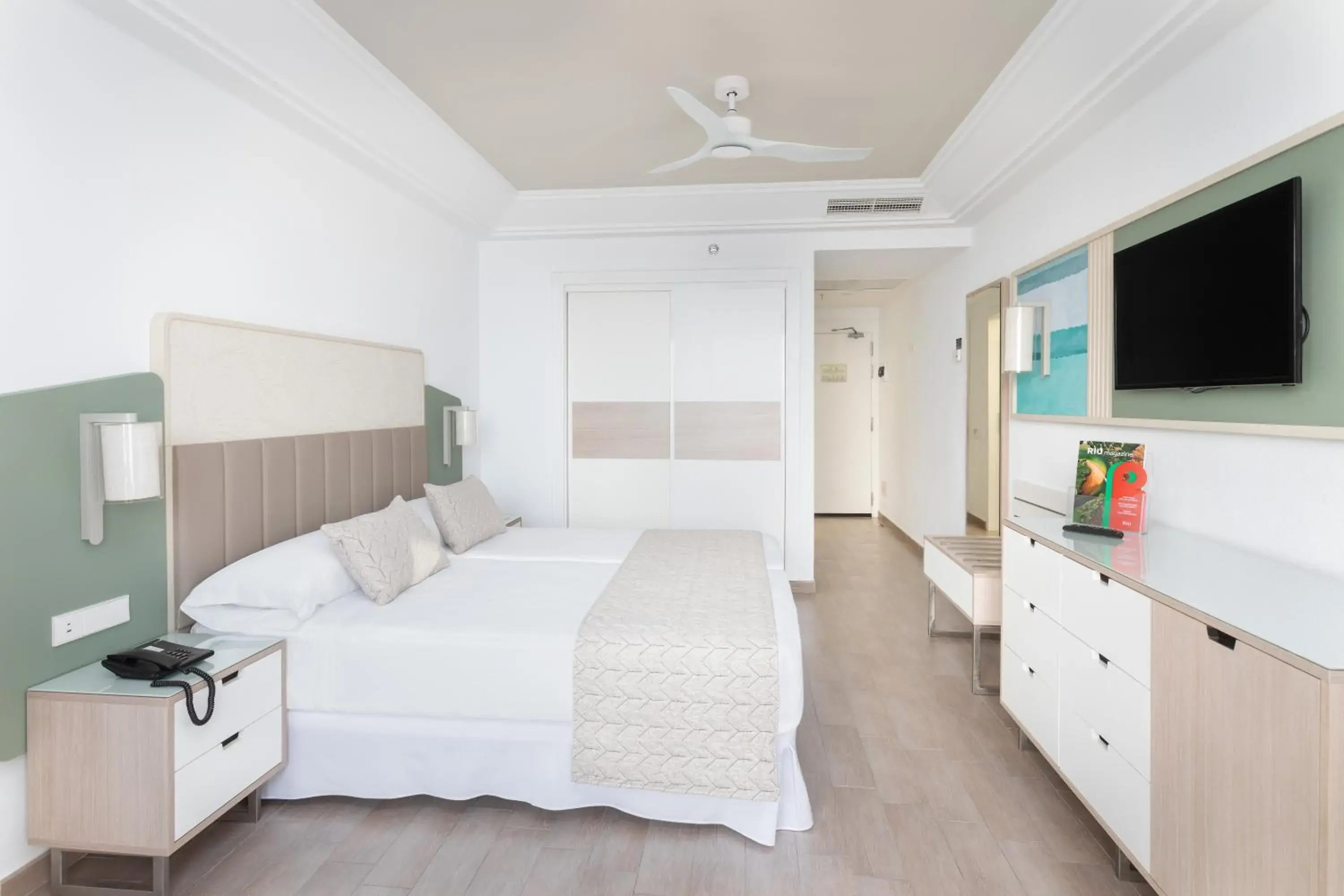 Bed in Hotel Riu Gran Canaria - All Inclusive Bed in Hotel Riu Gran Canaria - All Inclusive