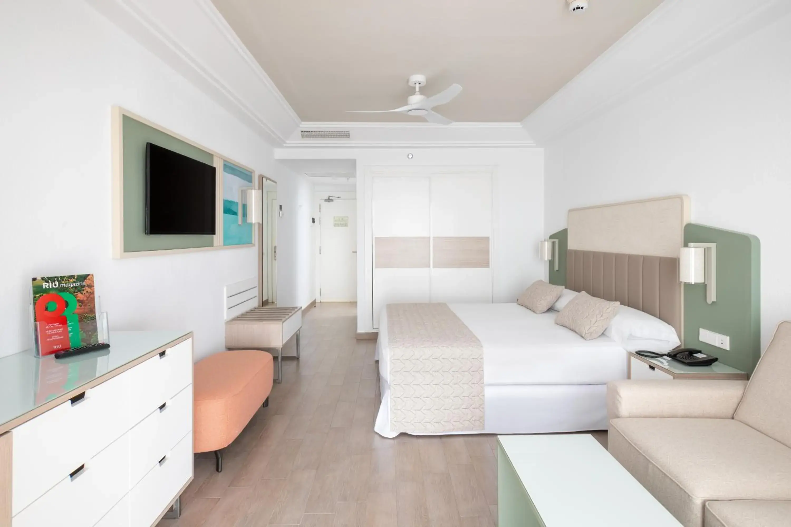 Bed in Hotel Riu Gran Canaria - All Inclusive Bed in Hotel Riu Gran Canaria - All Inclusive