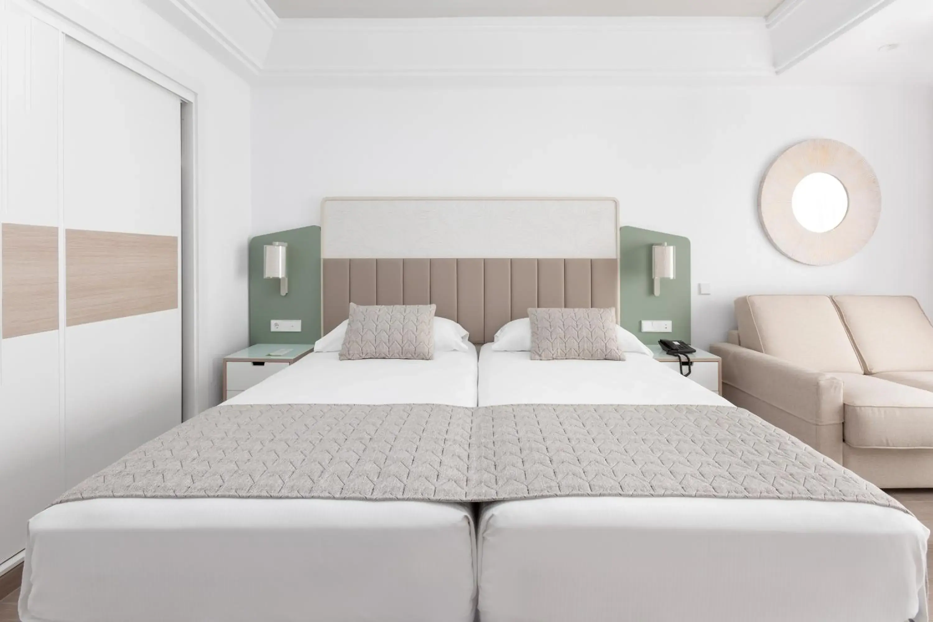 Bed in Hotel Riu Gran Canaria - All Inclusive Bed in Hotel Riu Gran Canaria - All Inclusive