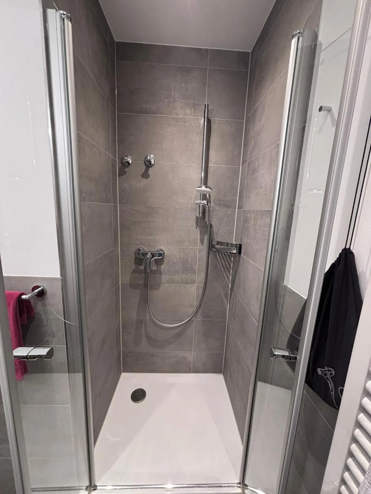 Shower in Garten-Hotel Ponick