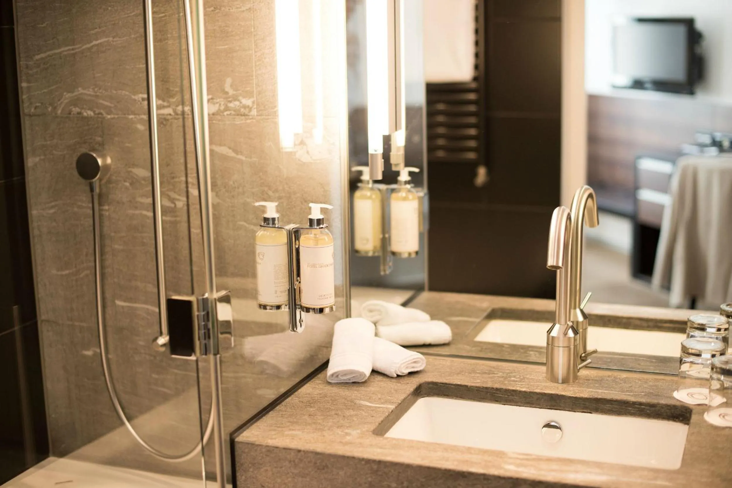 Shower in Hotel Glockenhof Zürich