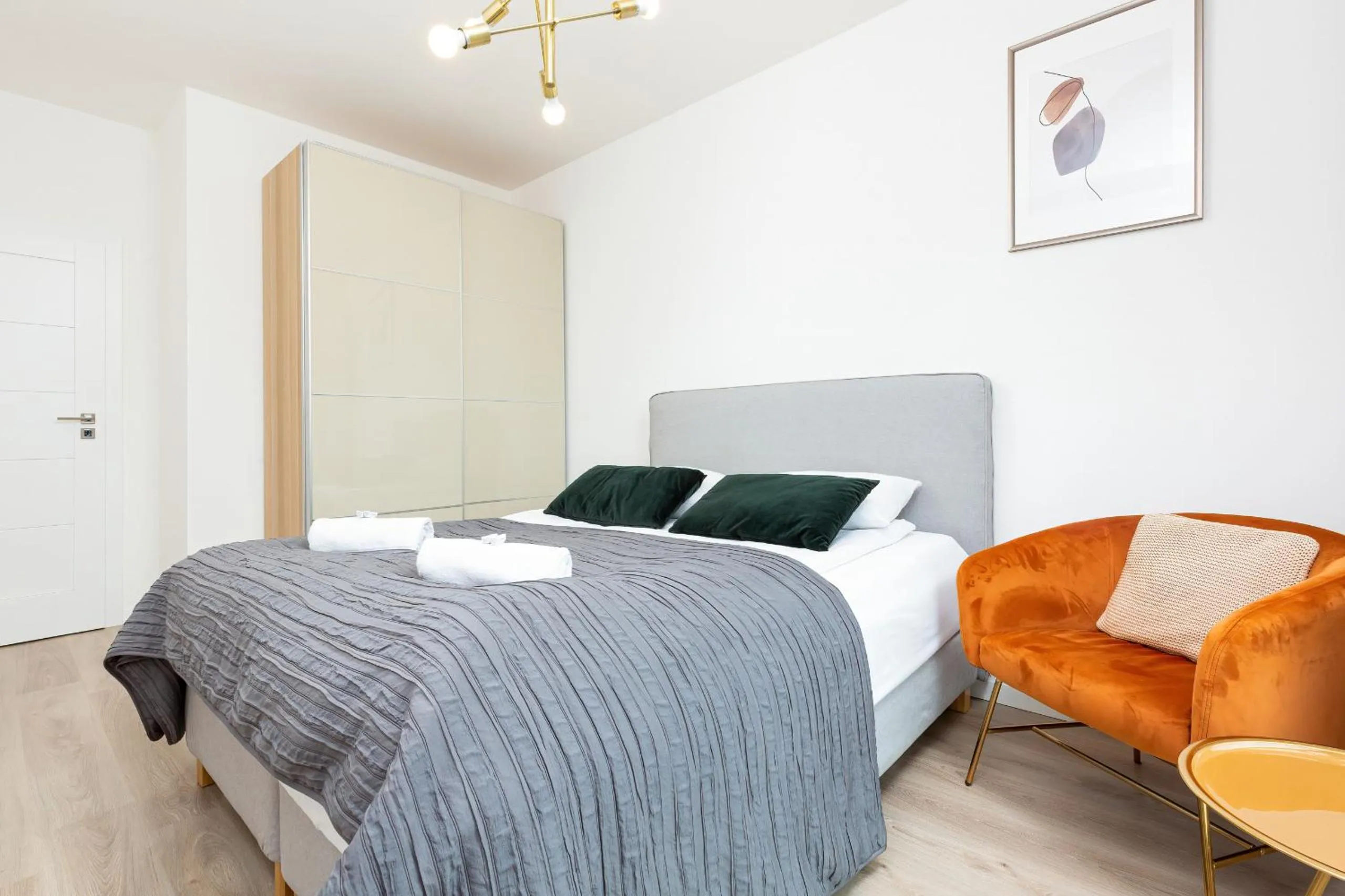 Bed in Metro Płocka Exquisite Apartments by Noclegi Renters