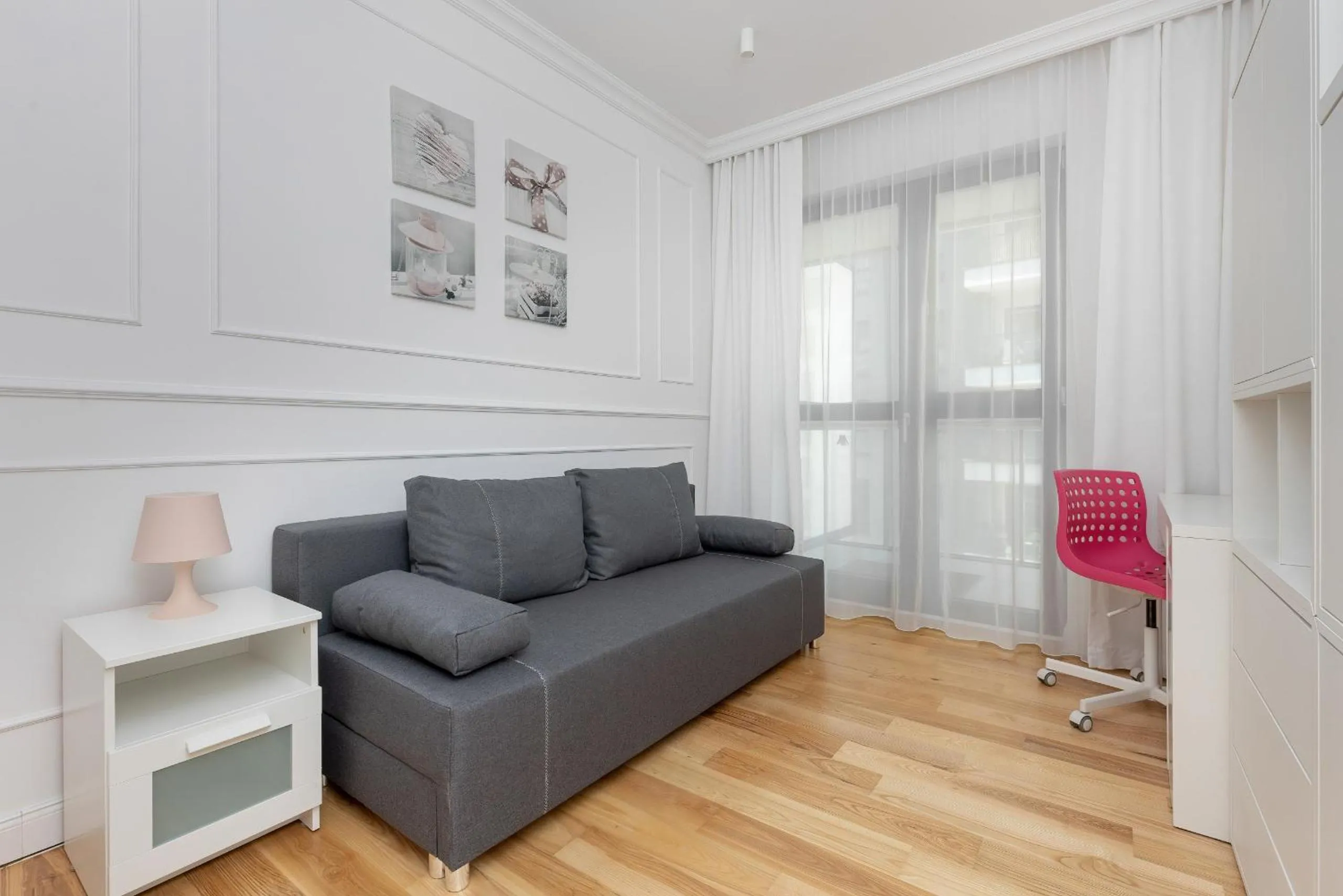 Seating area in Metro Płocka Exquisite Apartments by Noclegi Renters