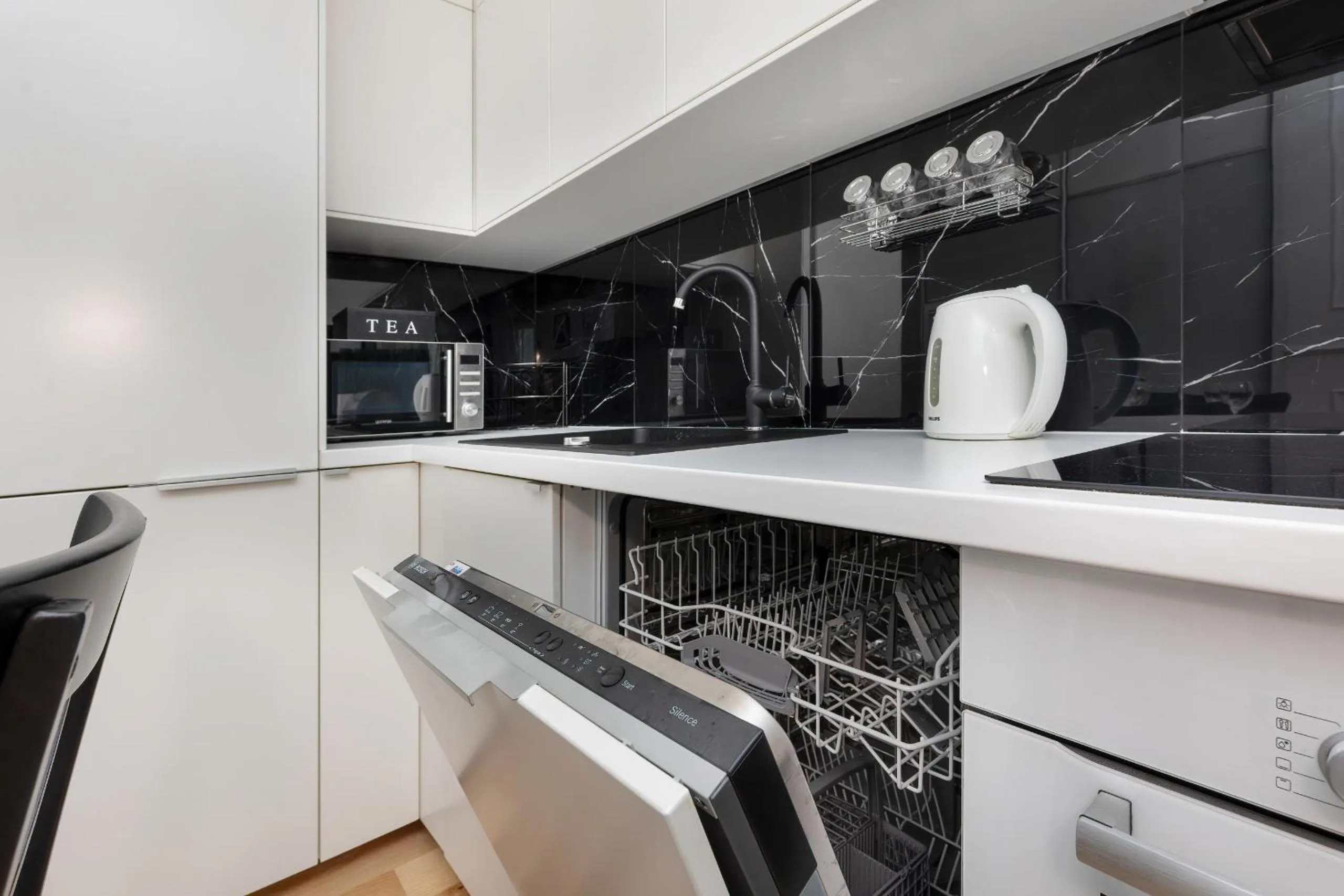 Kitchen or kitchenette in Metro Płocka Exquisite Apartments by Noclegi Renters