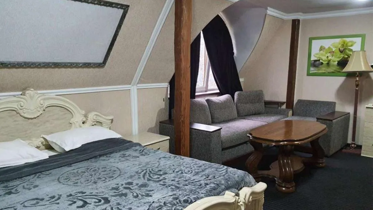 Bed in Leoton Chernivtsi
