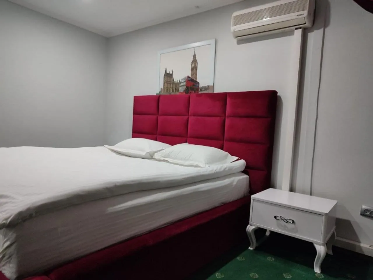 Bed in Leoton Chernivtsi