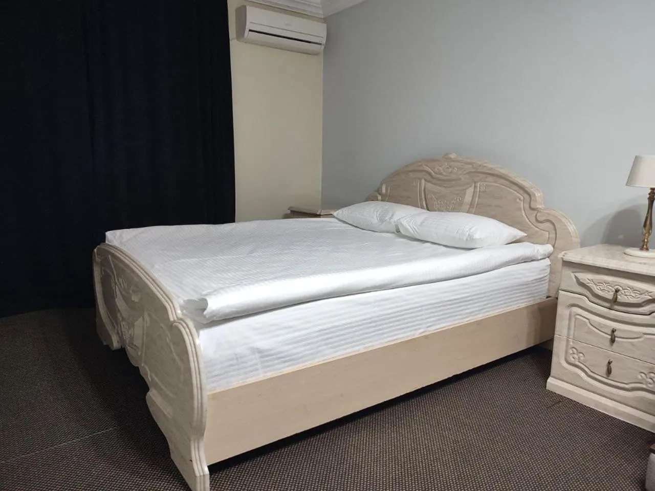 Bed in Leoton Chernivtsi