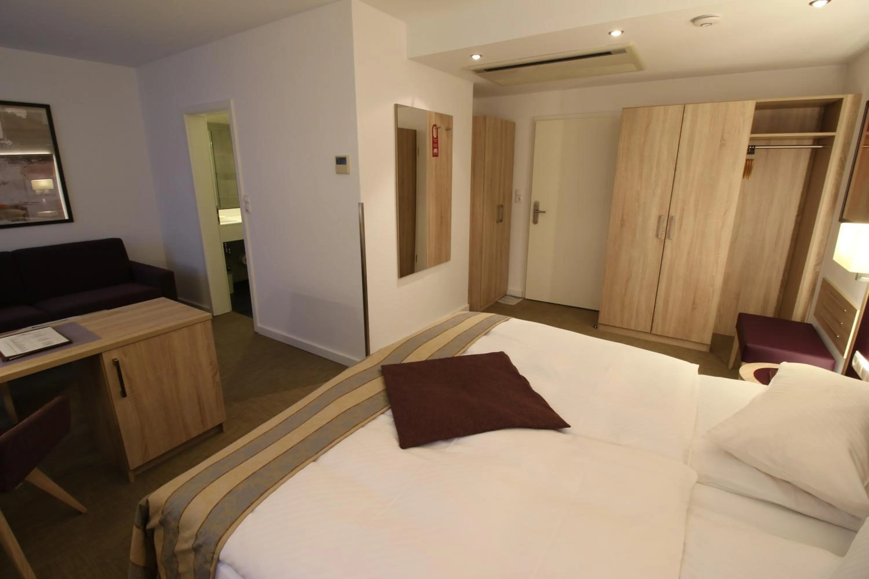 Photo of the whole room, Bed in Hotel zum Adler - Superior