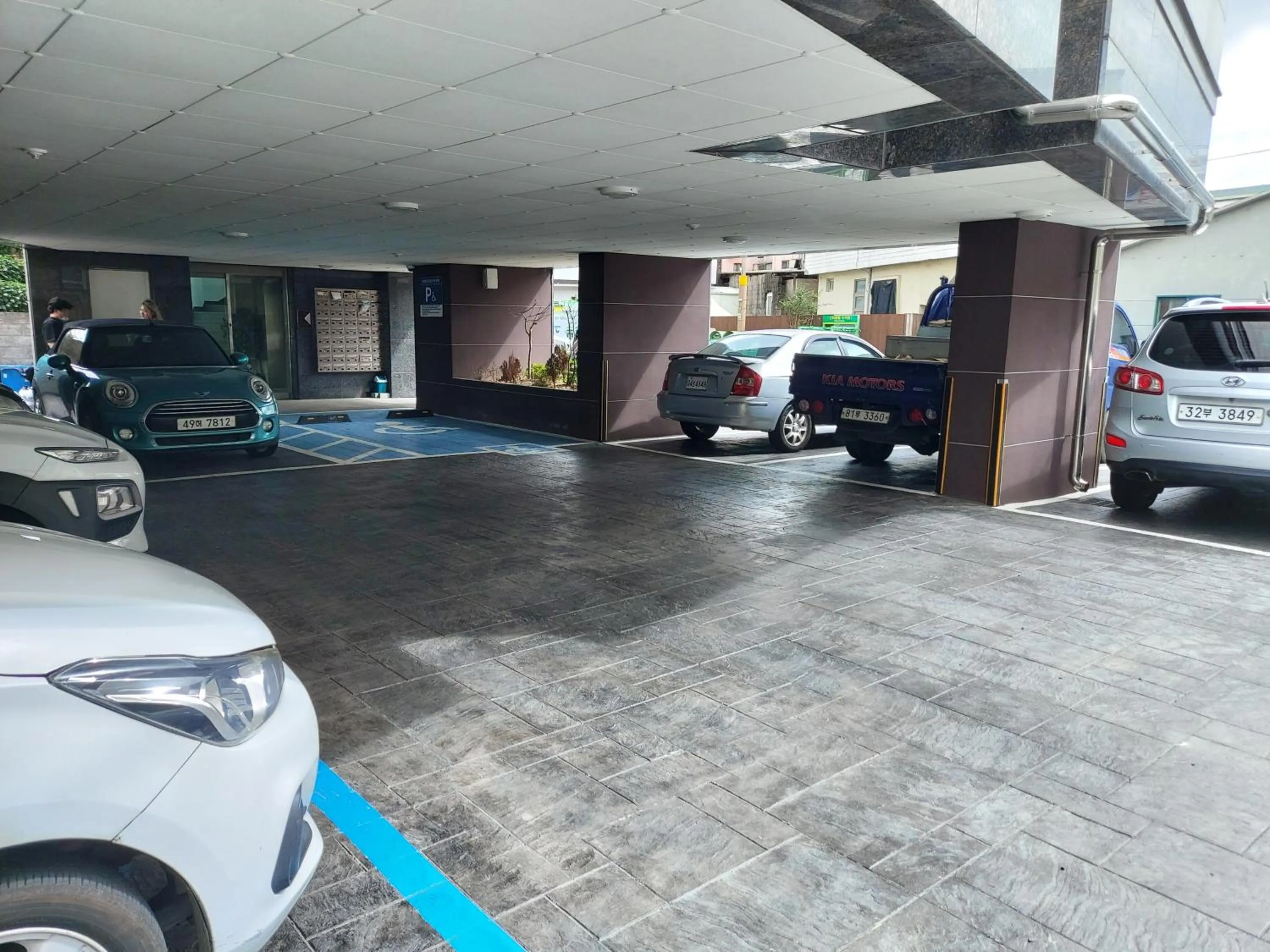 Parking in ARA Palace Hotel