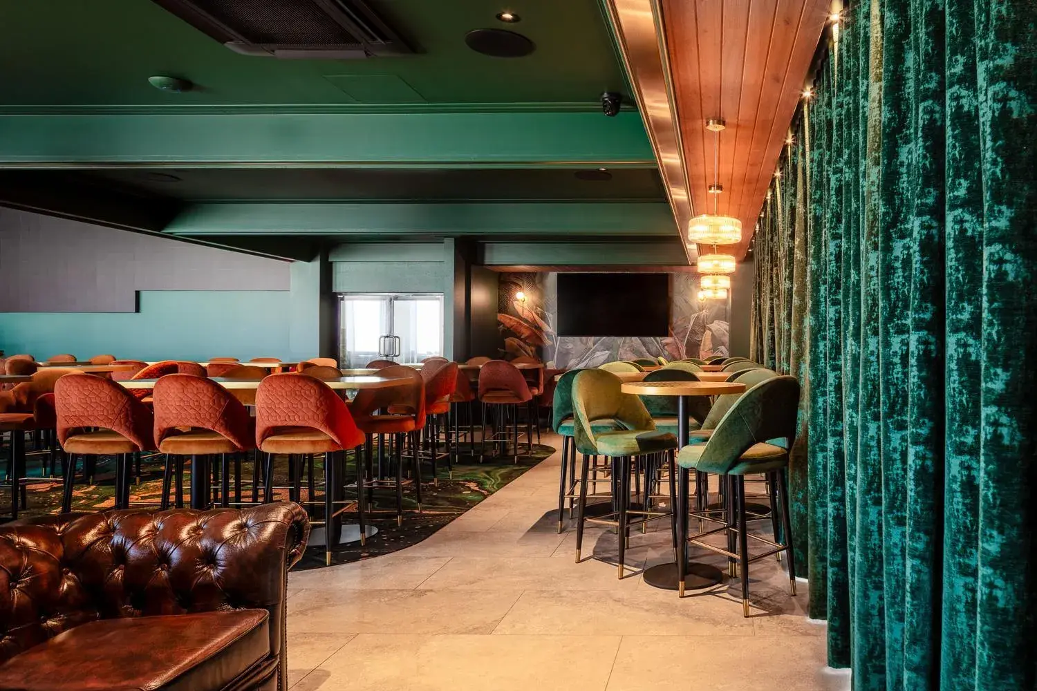 Lounge or bar in The Queens Gladstone Lounge or bar in The Queens Gladstone