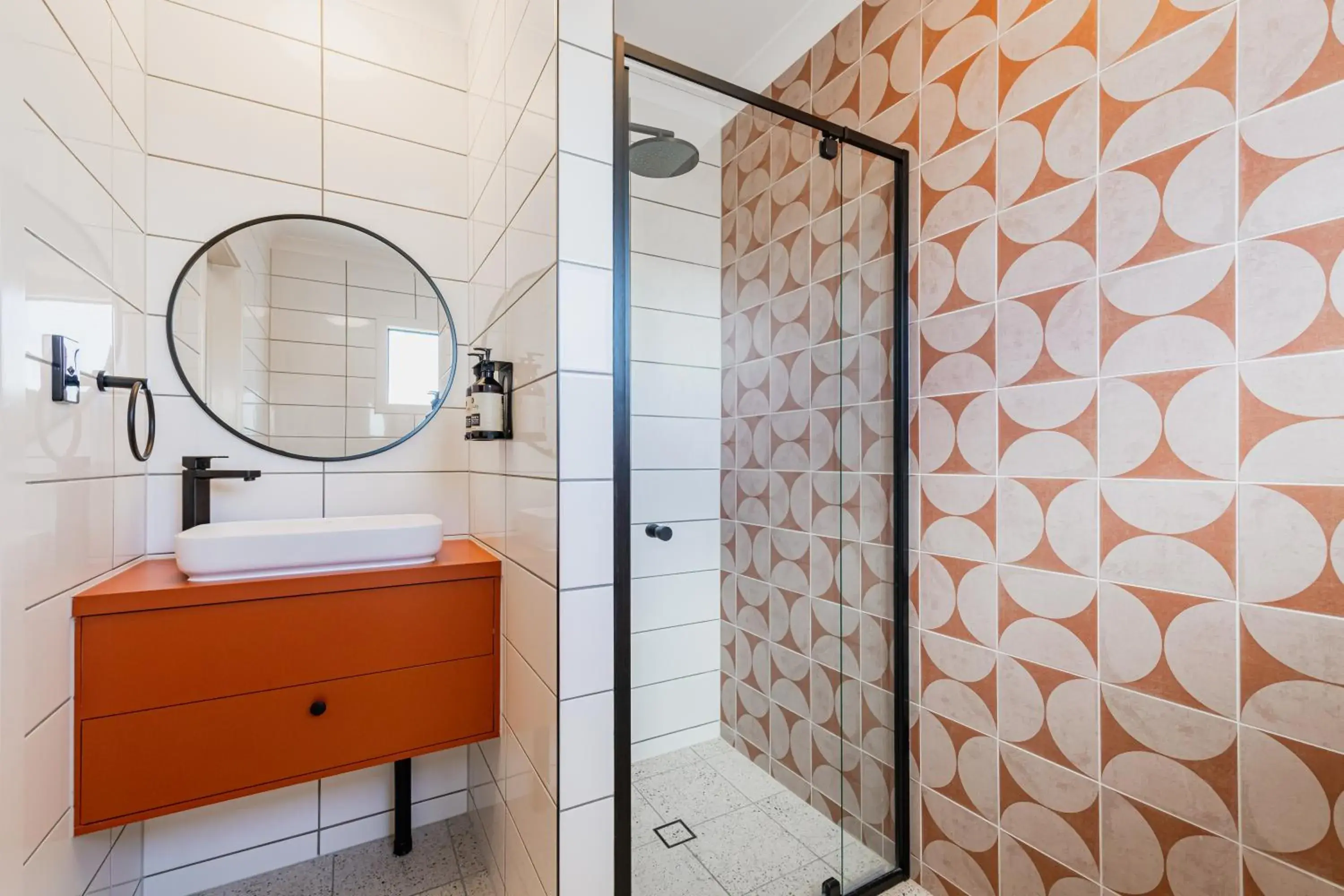 Bathroom in The Queens Gladstone Bathroom in The Queens Gladstone