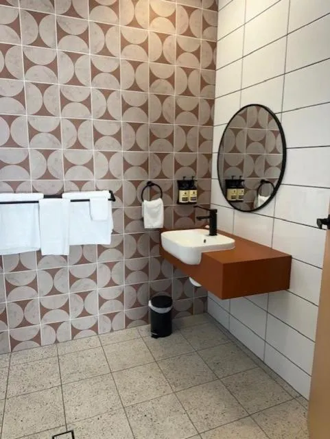 acessibility in The Queens Gladstone