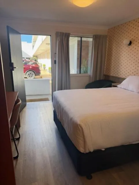 Bedroom, Bed in The Queens Gladstone