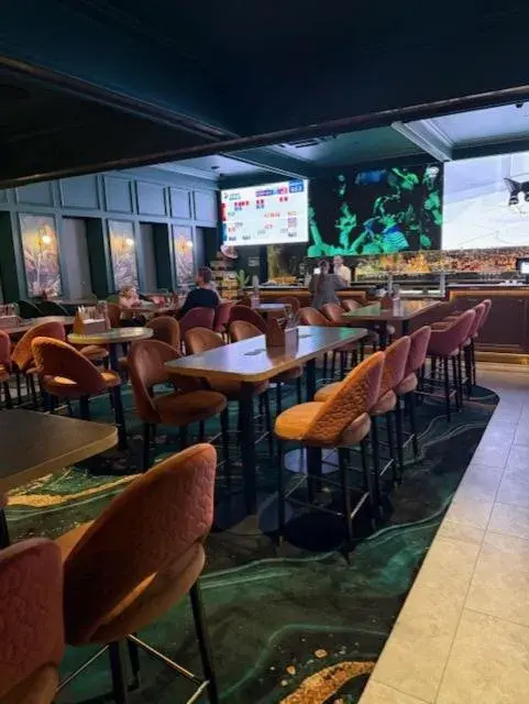 Lounge or bar in The Queens Gladstone Lounge or bar in The Queens Gladstone