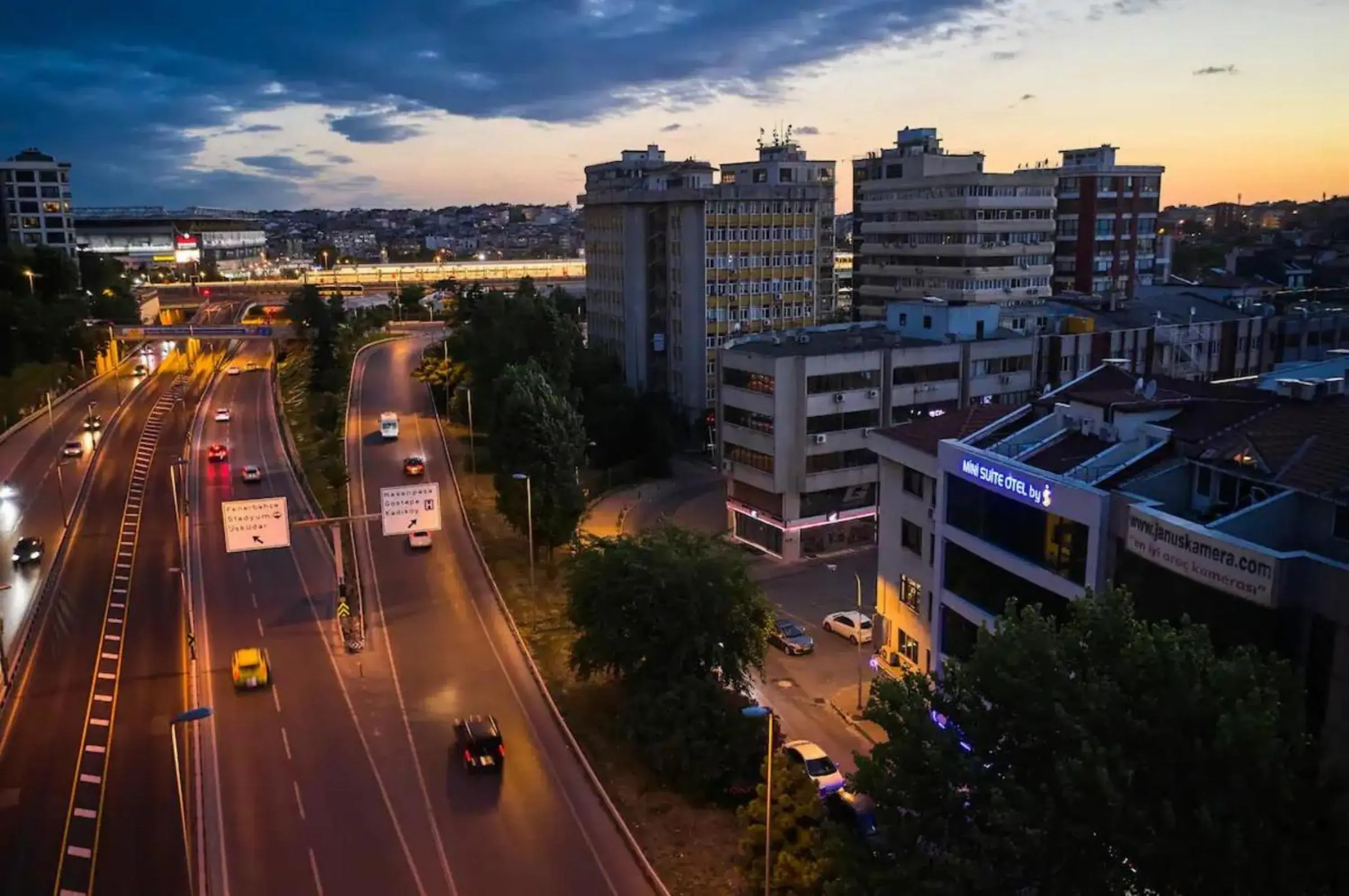 Property building in Mini Suite Otel Property building in Mini Suite Otel