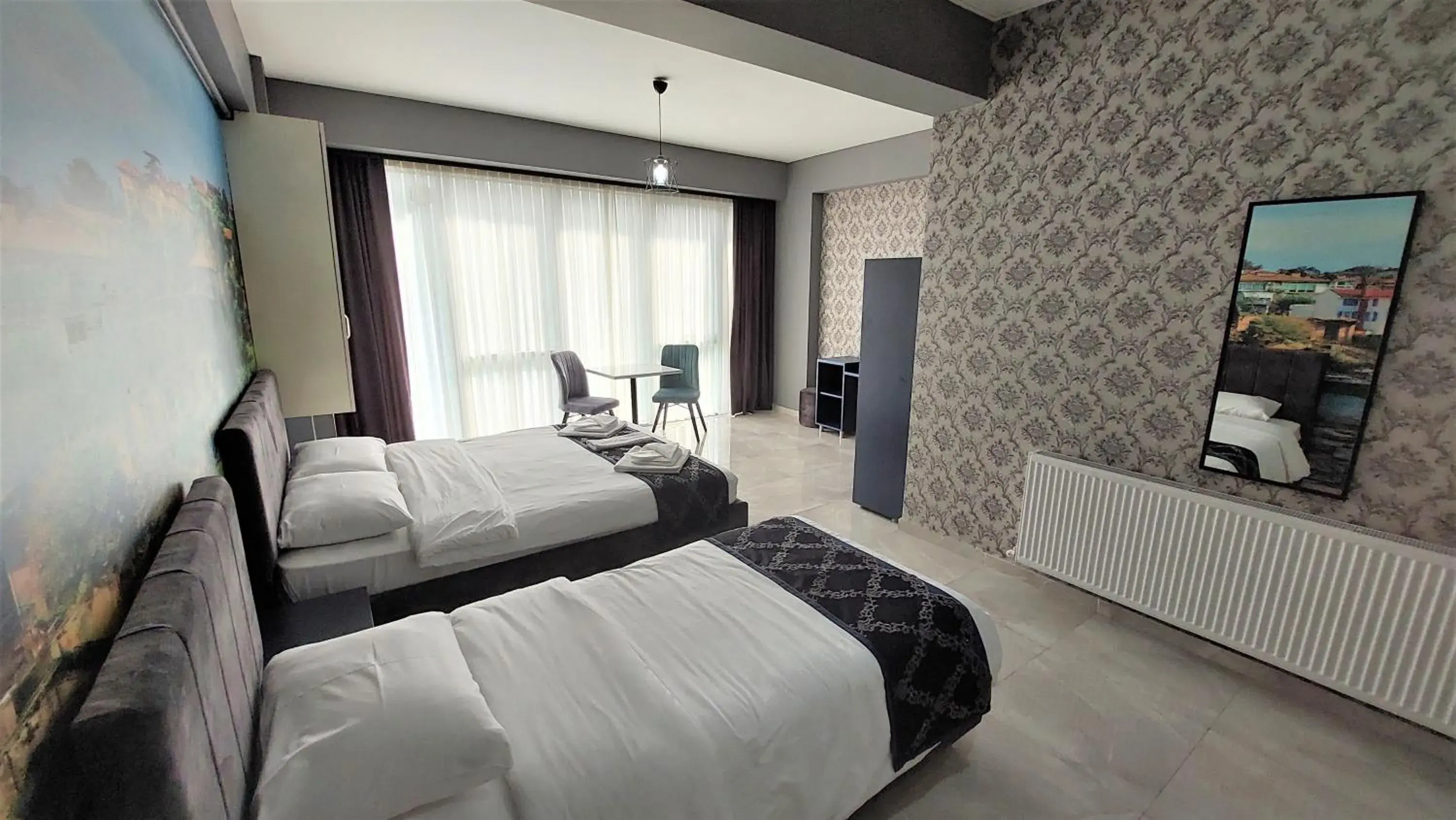 TV and multimedia, Bed in Mini Suite Otel TV and multimedia, Bed in Mini Suite Otel