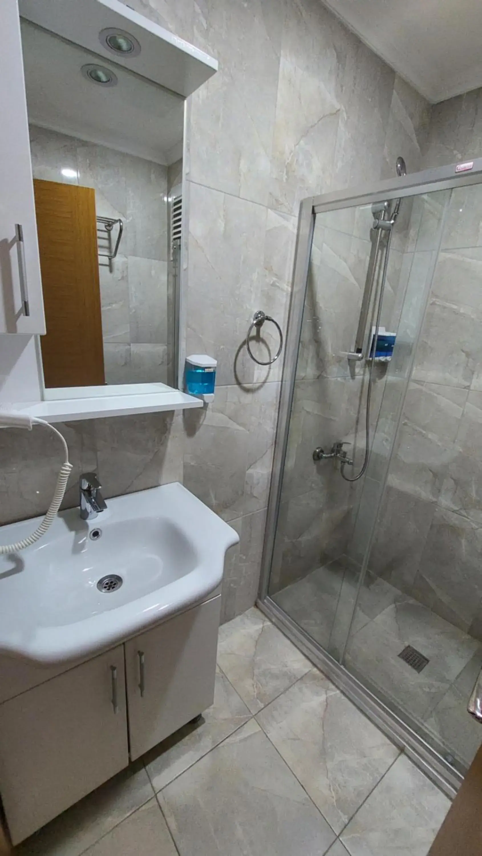 Shower in Mini Suite Otel Shower in Mini Suite Otel