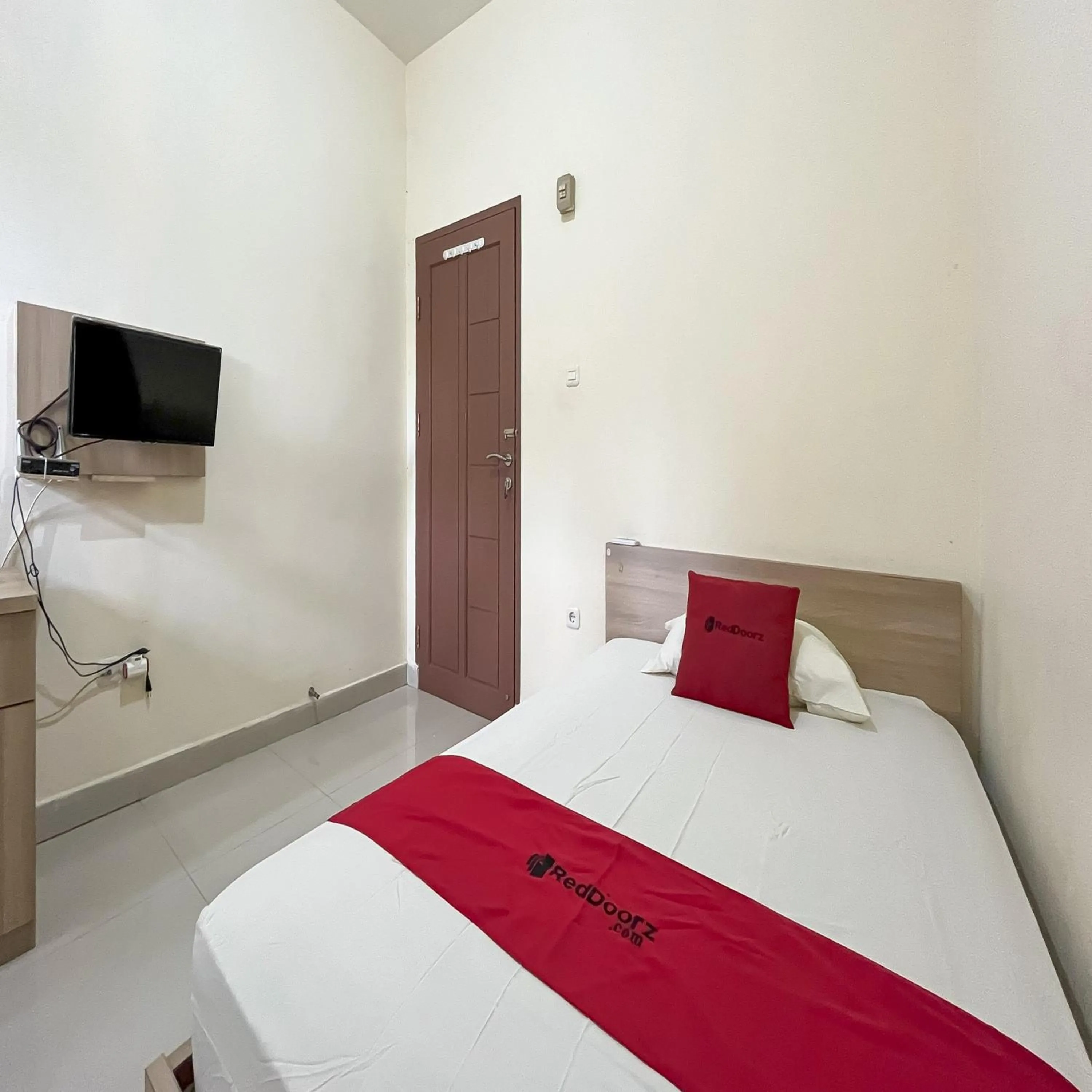 Bedroom, Bed in Reddoorz Syariah at Pondok Bintang Jalan Biring Romang Makassar
