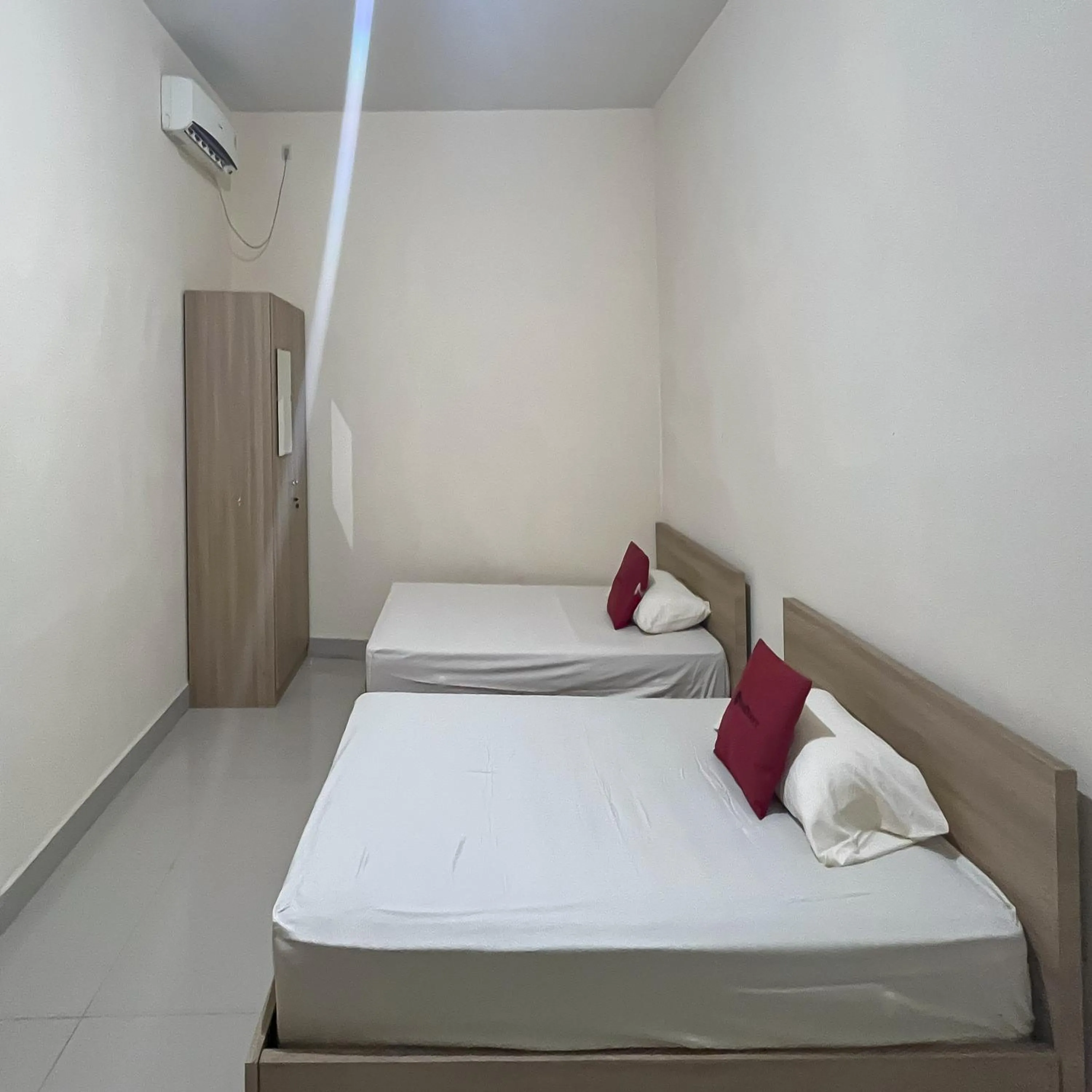 Bedroom, Bed in Reddoorz Syariah at Pondok Bintang Jalan Biring Romang Makassar