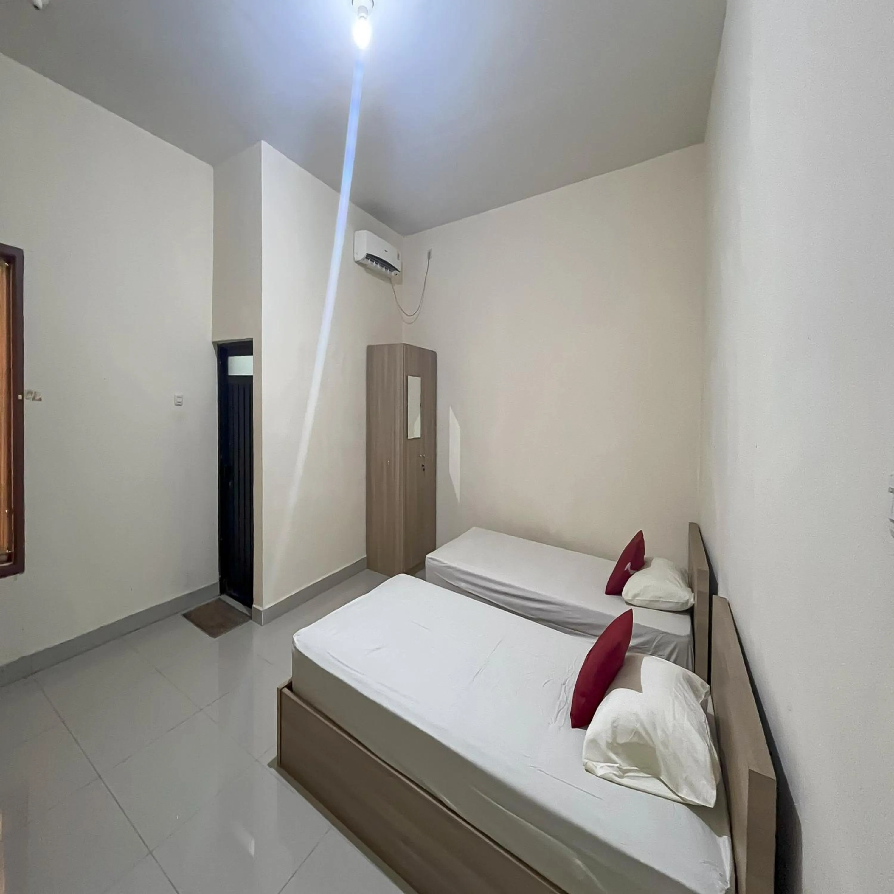 Bedroom, Bed in Reddoorz Syariah at Pondok Bintang Jalan Biring Romang Makassar