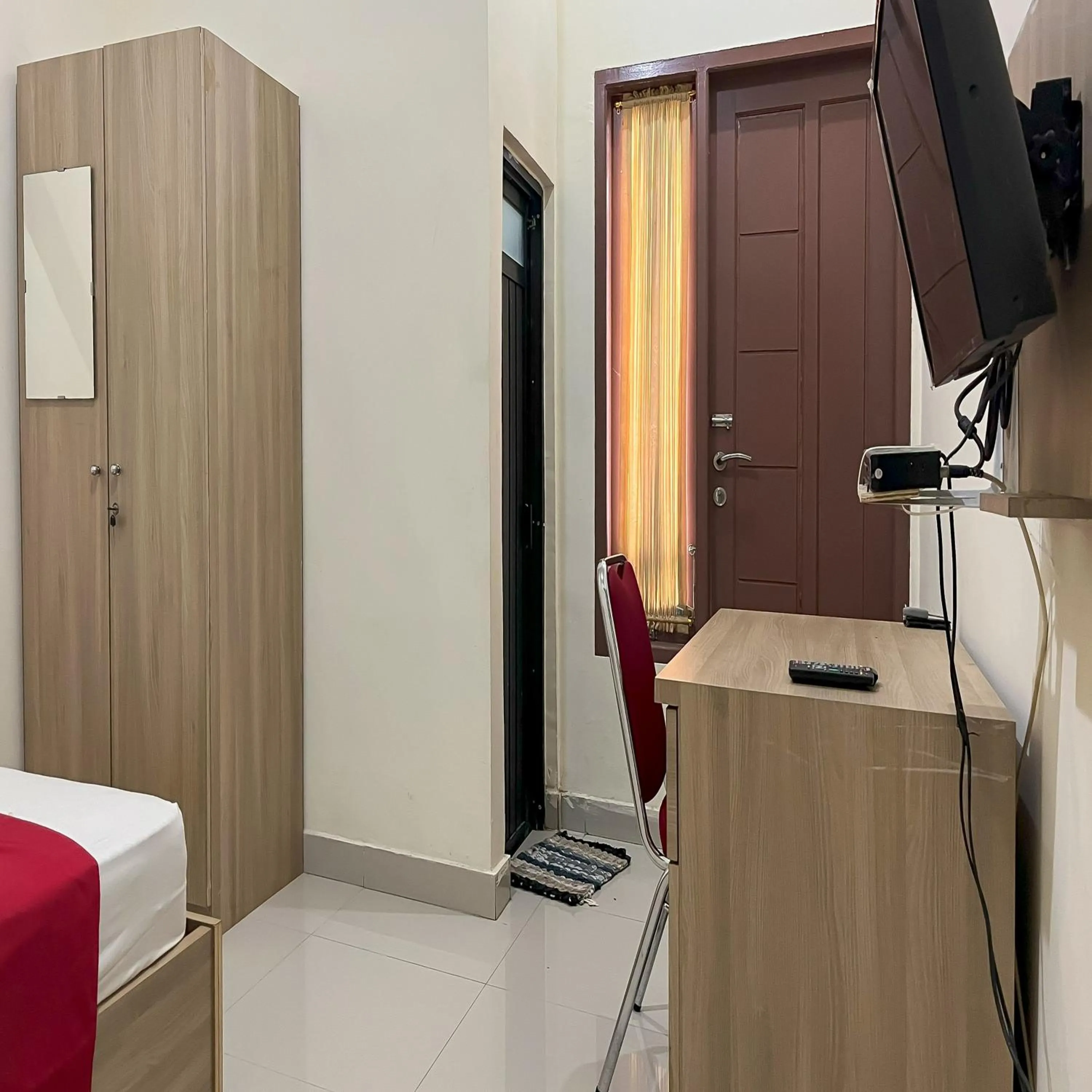 Bedroom, Bed in Reddoorz Syariah at Pondok Bintang Jalan Biring Romang Makassar