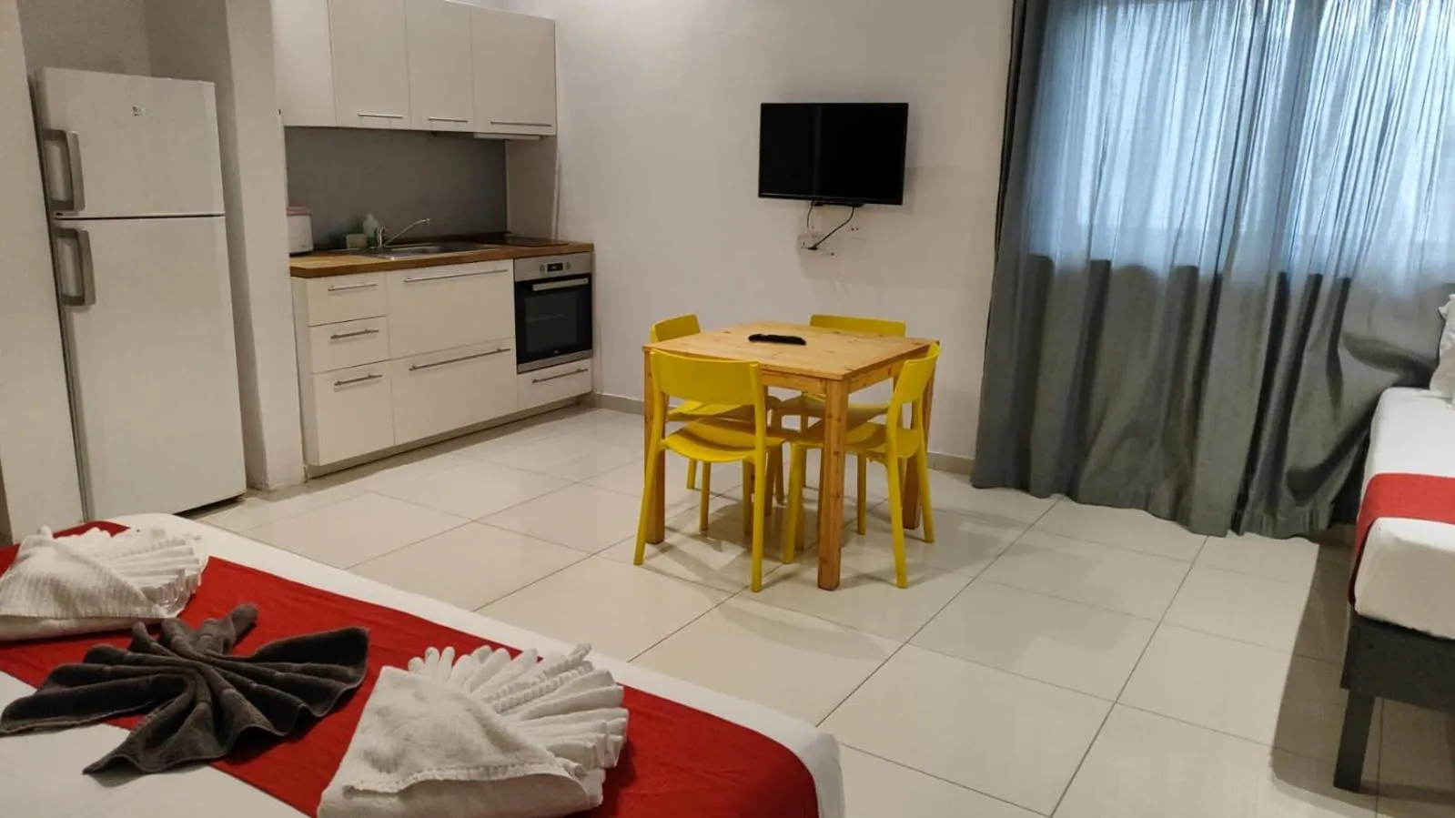 Cresta Beach Studios