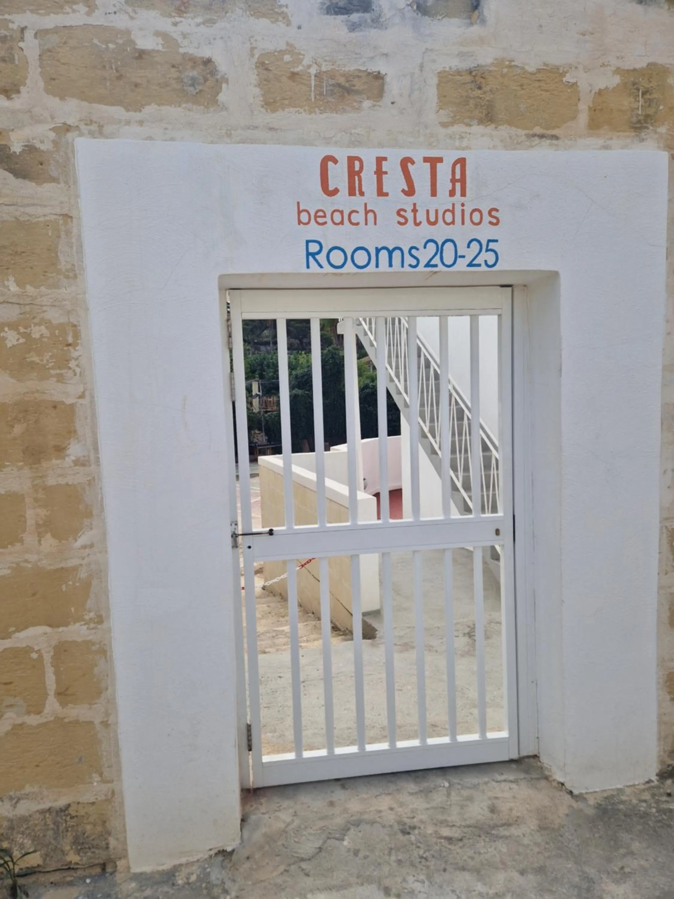 Facade/entrance in Cresta Beach Studios