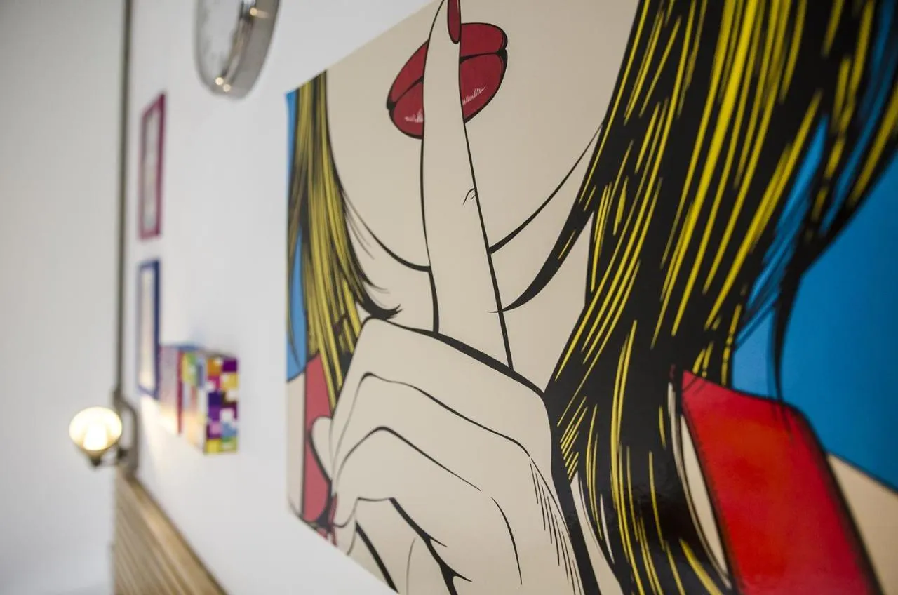 Decorative detail in Cresta Beach Studios