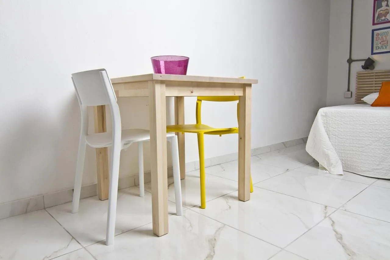 Dining area in Cresta Beach Studios