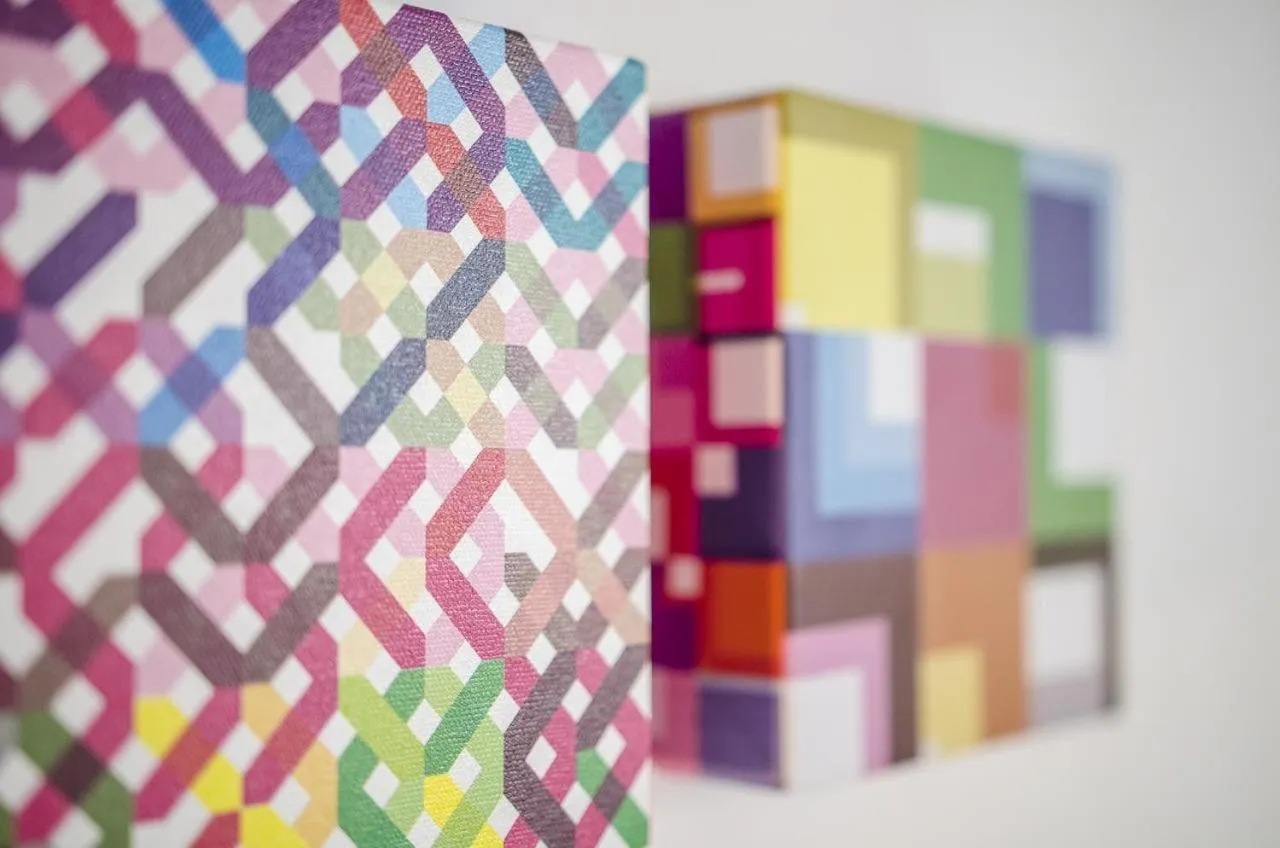 Decorative detail in Cresta Beach Studios