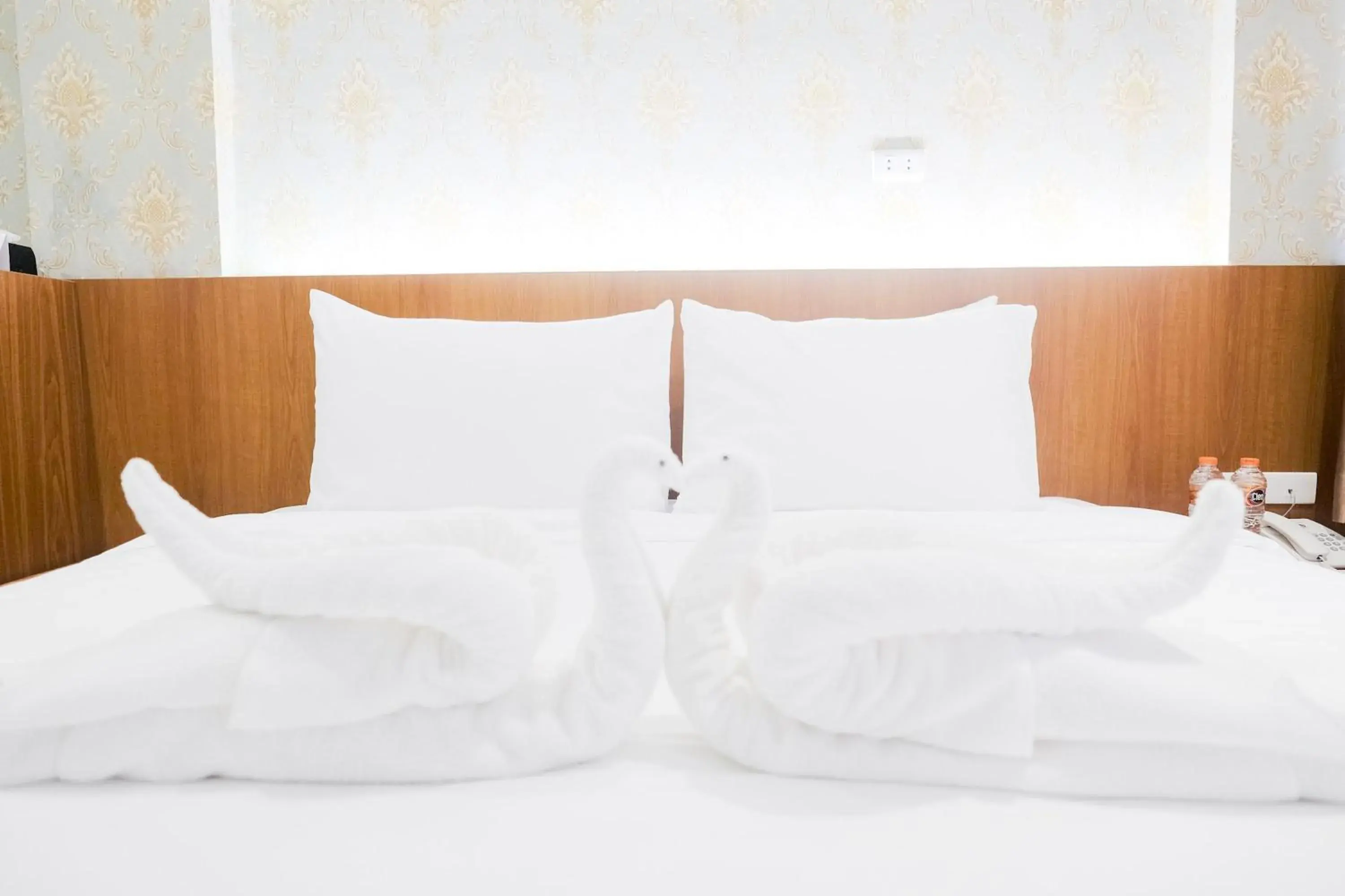 Bedroom, Bed in King's Palace Medan RedPartner Bedroom, Bed in King's Palace Medan RedPartner