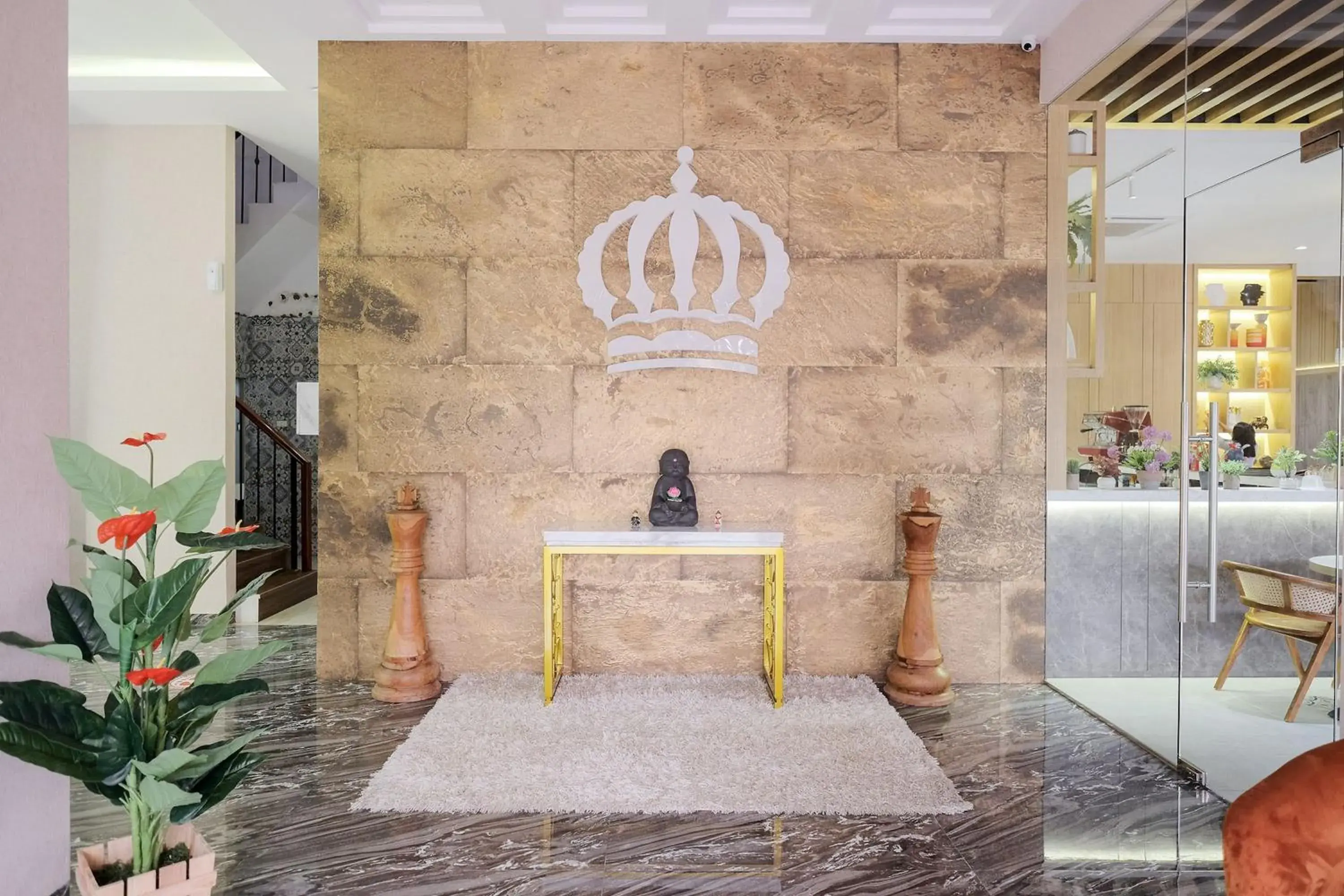 Facade/entrance in King's Palace Medan RedPartner Facade/entrance in King's Palace Medan RedPartner