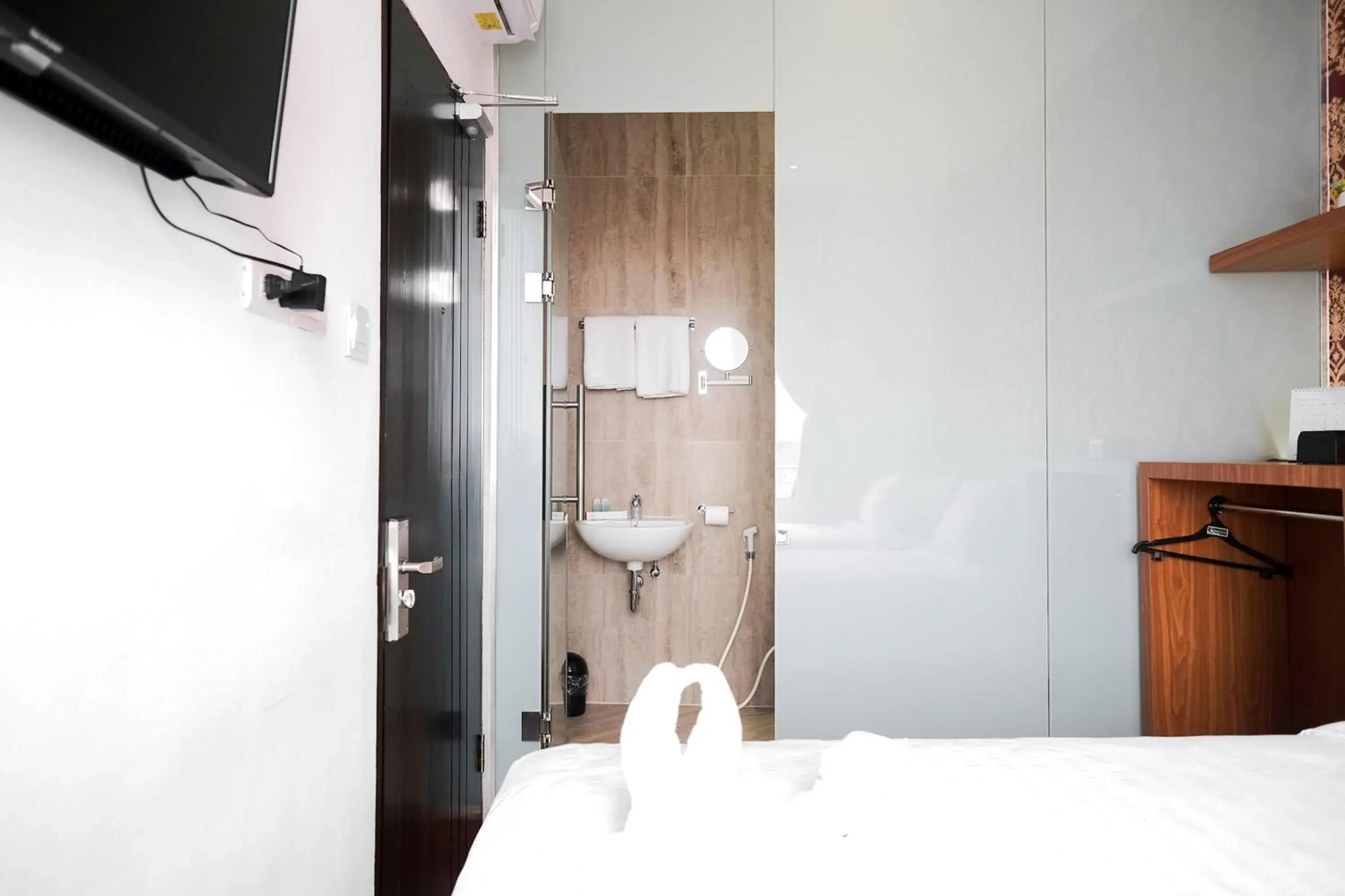 Bedroom, Bed in King's Palace Medan RedPartner Bedroom, Bed in King's Palace Medan RedPartner