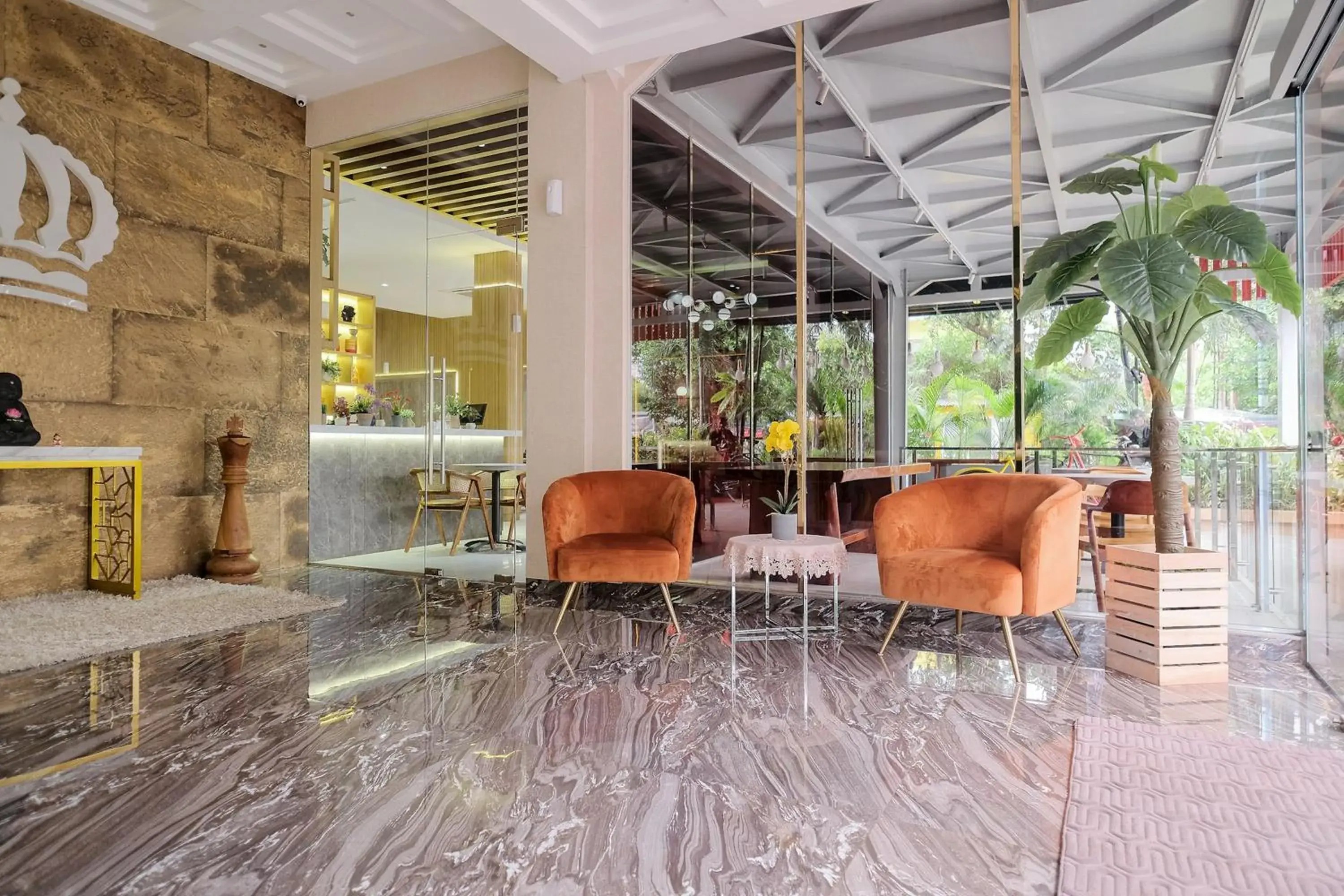 Lobby or reception in King's Palace Medan RedPartner Lobby or reception in King's Palace Medan RedPartner